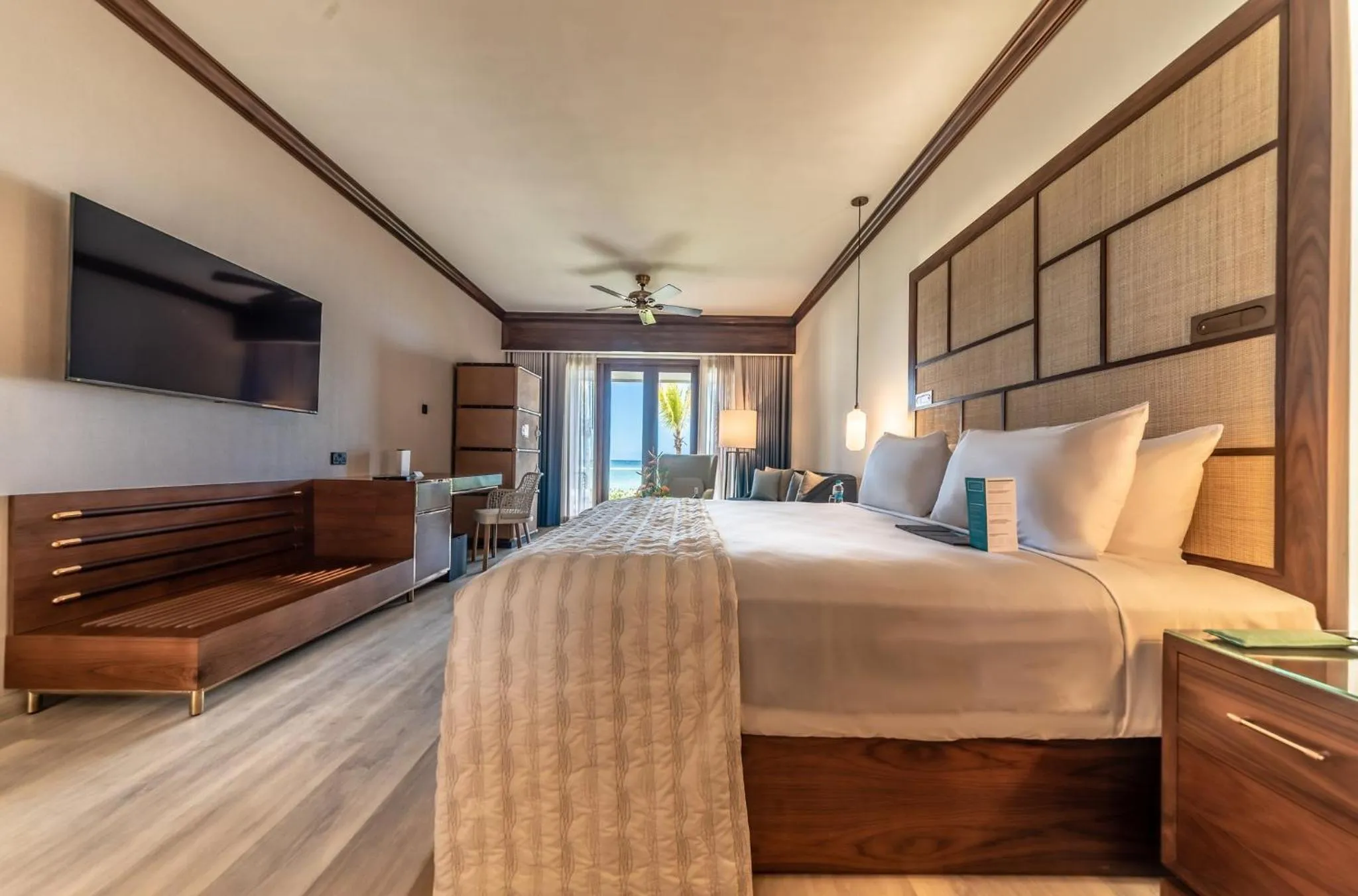 Photo of the whole room, Bed in Le Meridien Ile Maurice