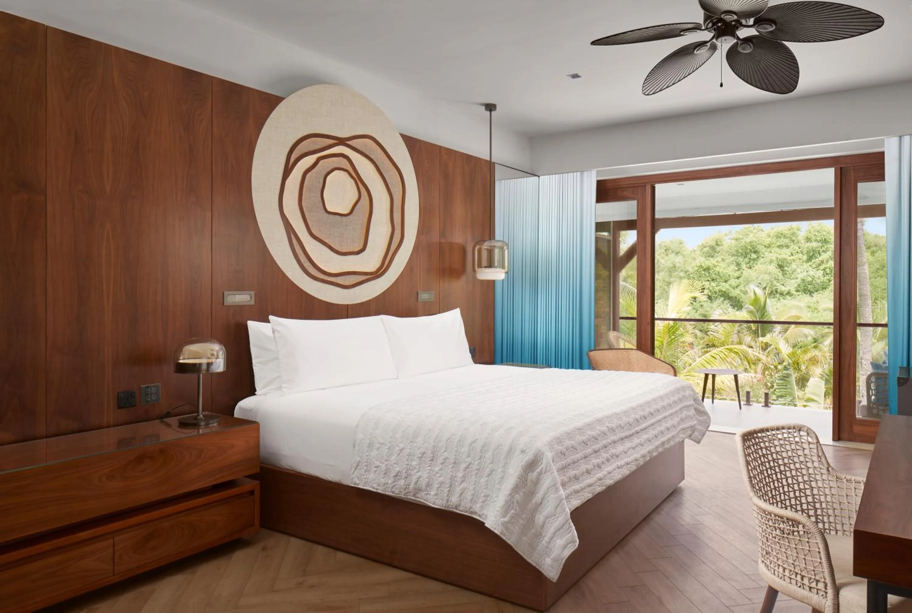 Bedroom, Bed in Le Meridien Ile Maurice