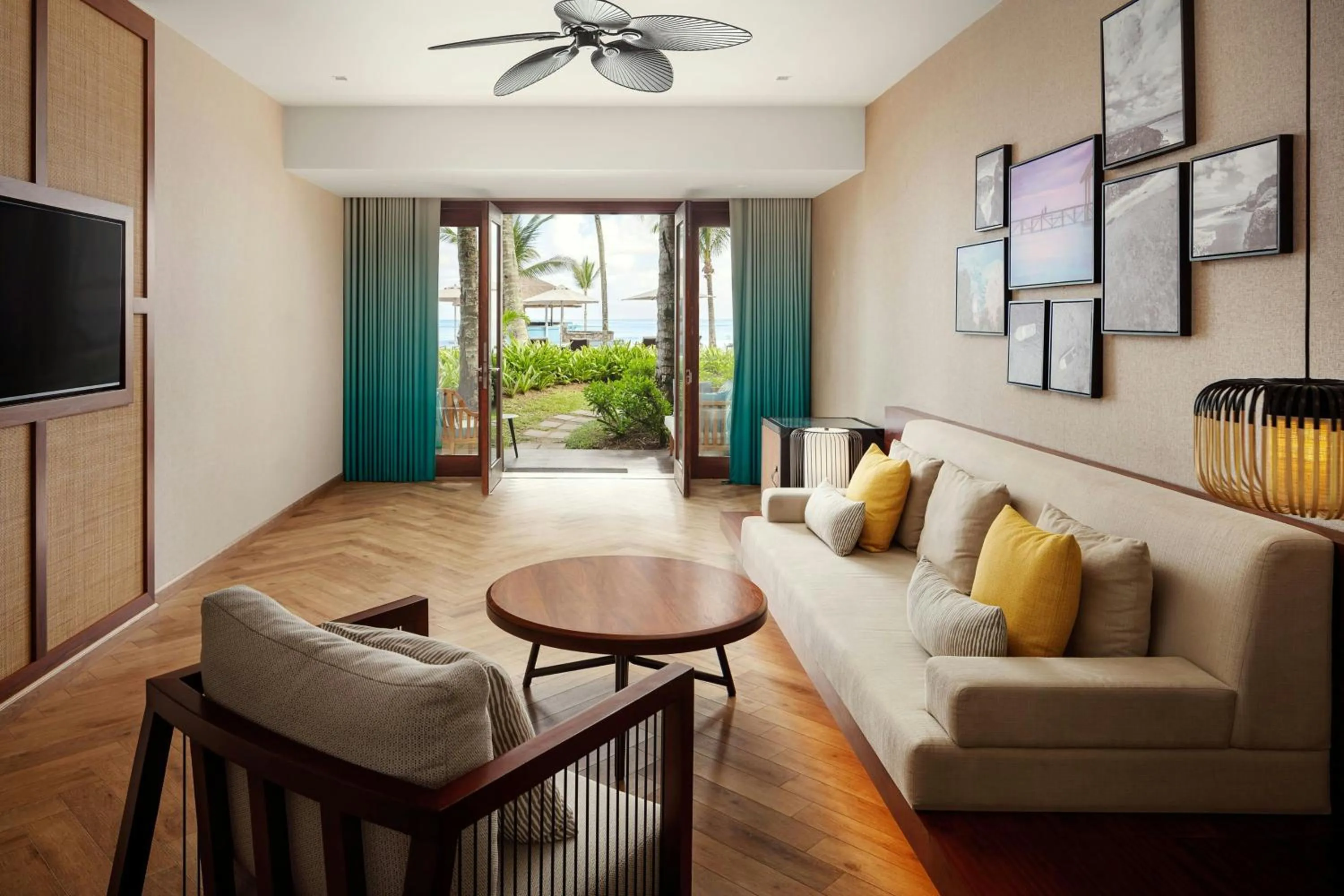 Swimming pool in Le Meridien Ile Maurice