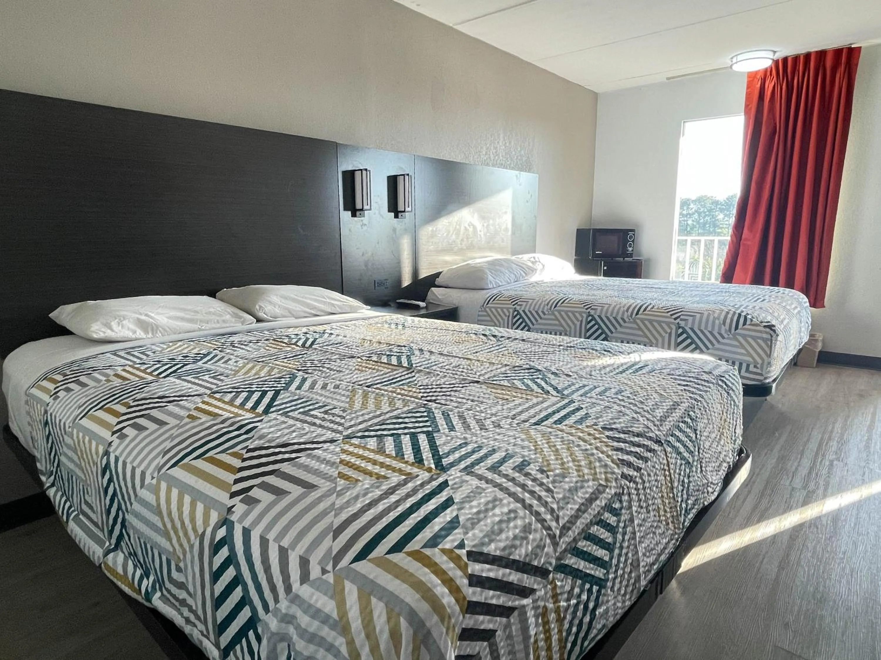 Bed in Studio 6 Stockbridge GA Hwy 138 W