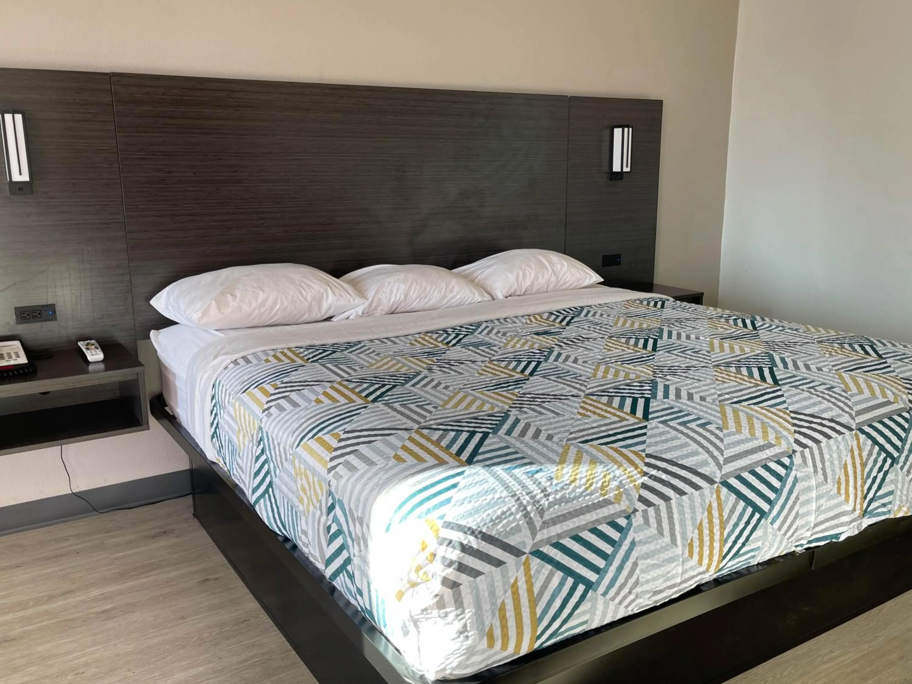 Photo of the whole room in Studio 6 Stockbridge GA Hwy 138 W