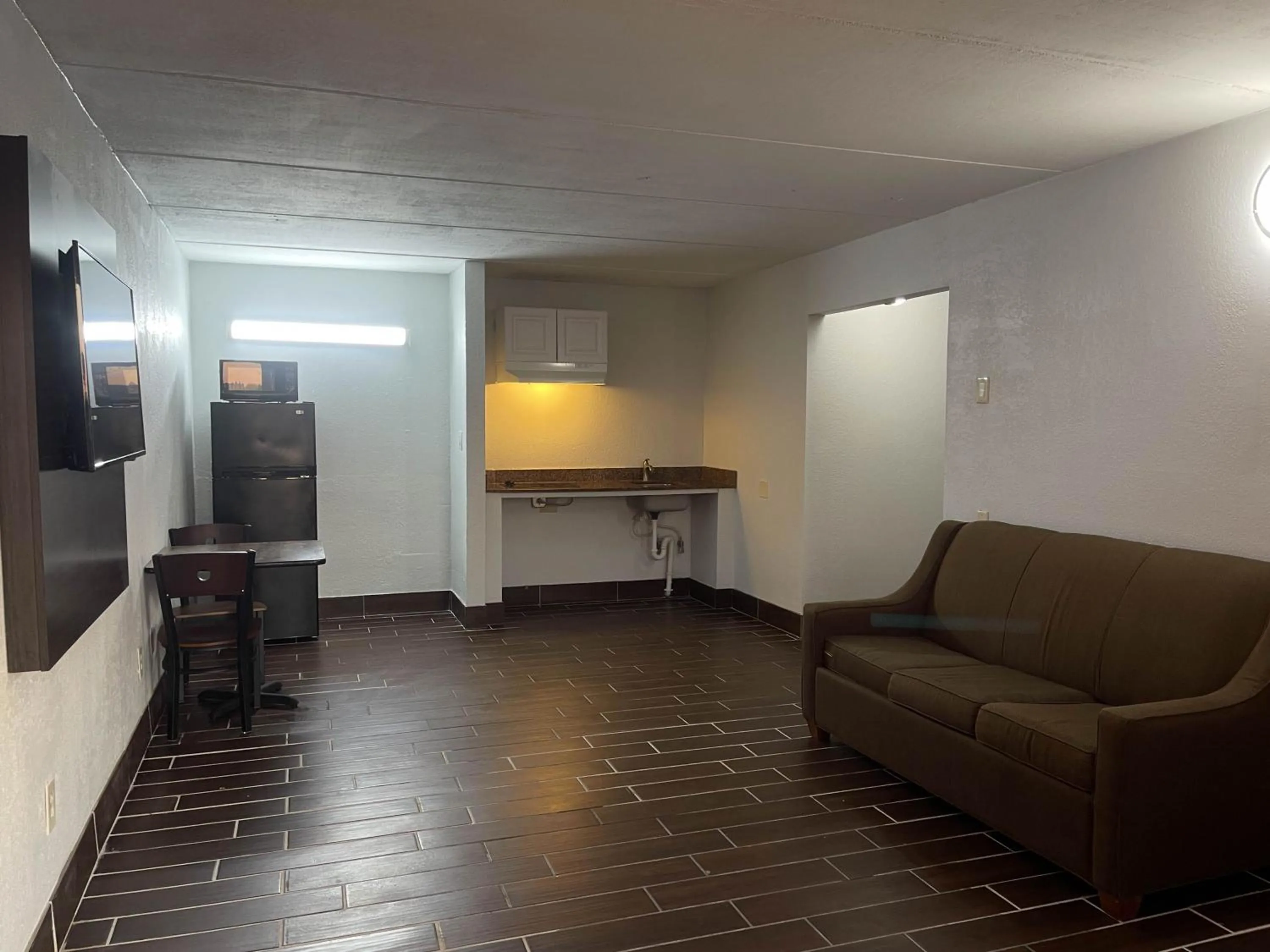 TV and multimedia in Studio 6 Stockbridge GA Hwy 138 W