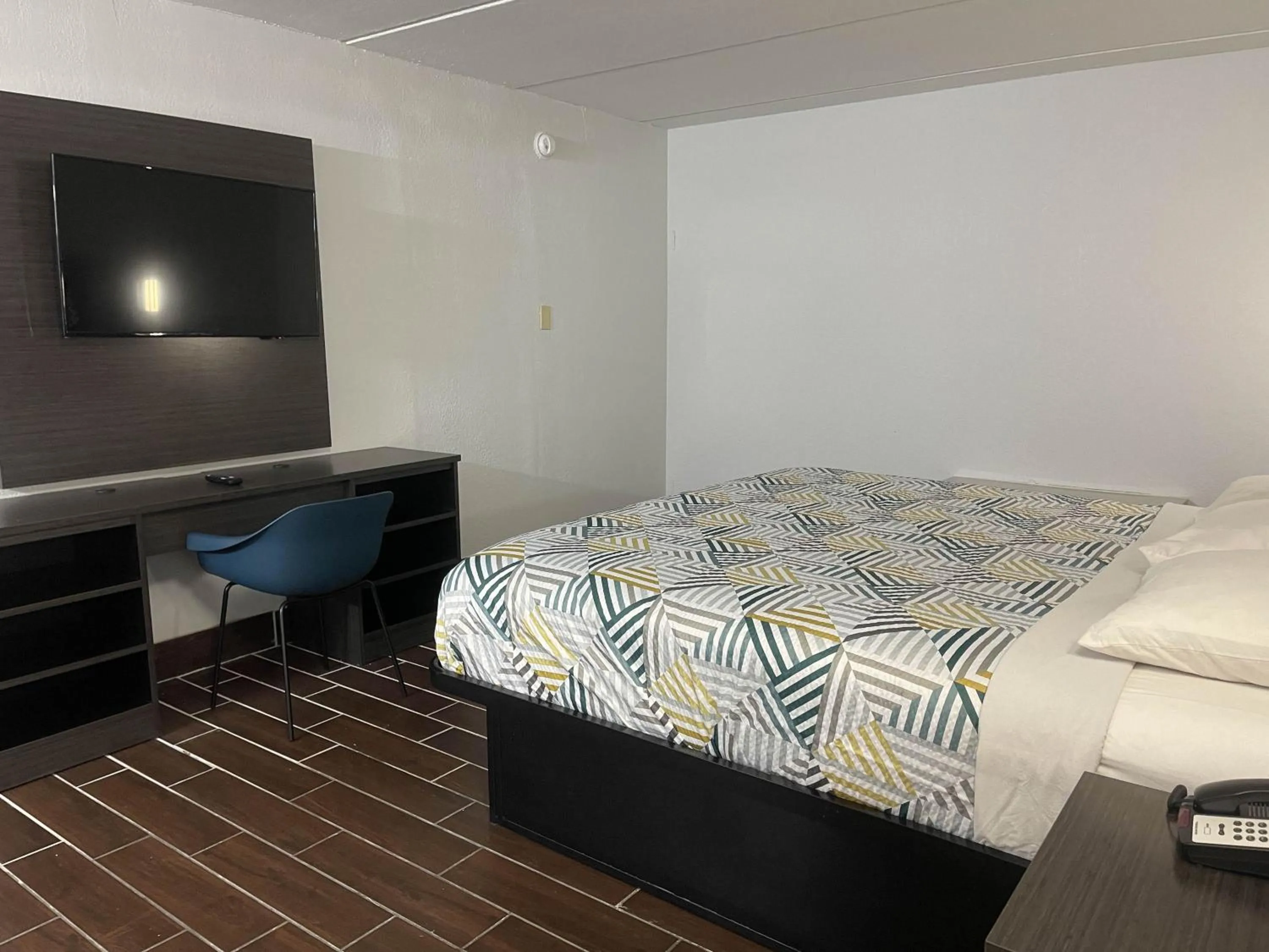 Bedroom in Studio 6 Stockbridge GA Hwy 138 W