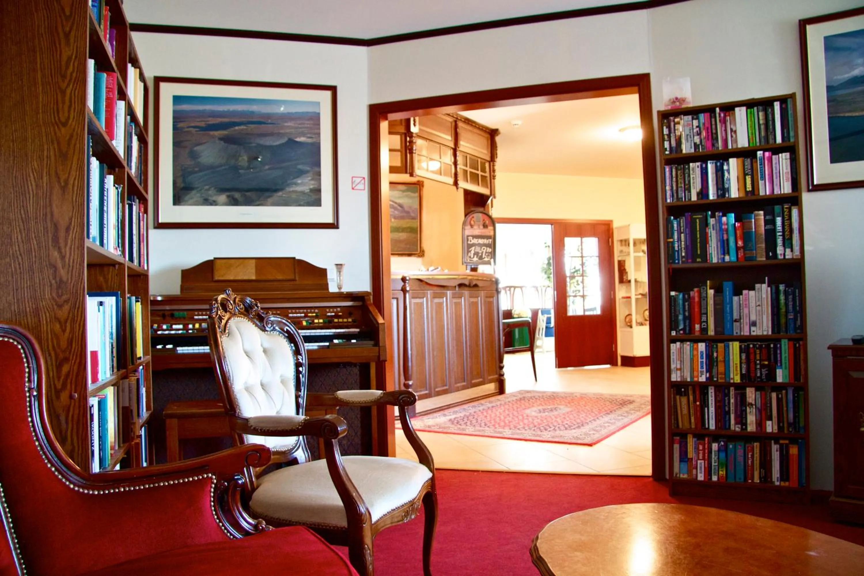 Communal lounge/ TV room in Hotel Vogar