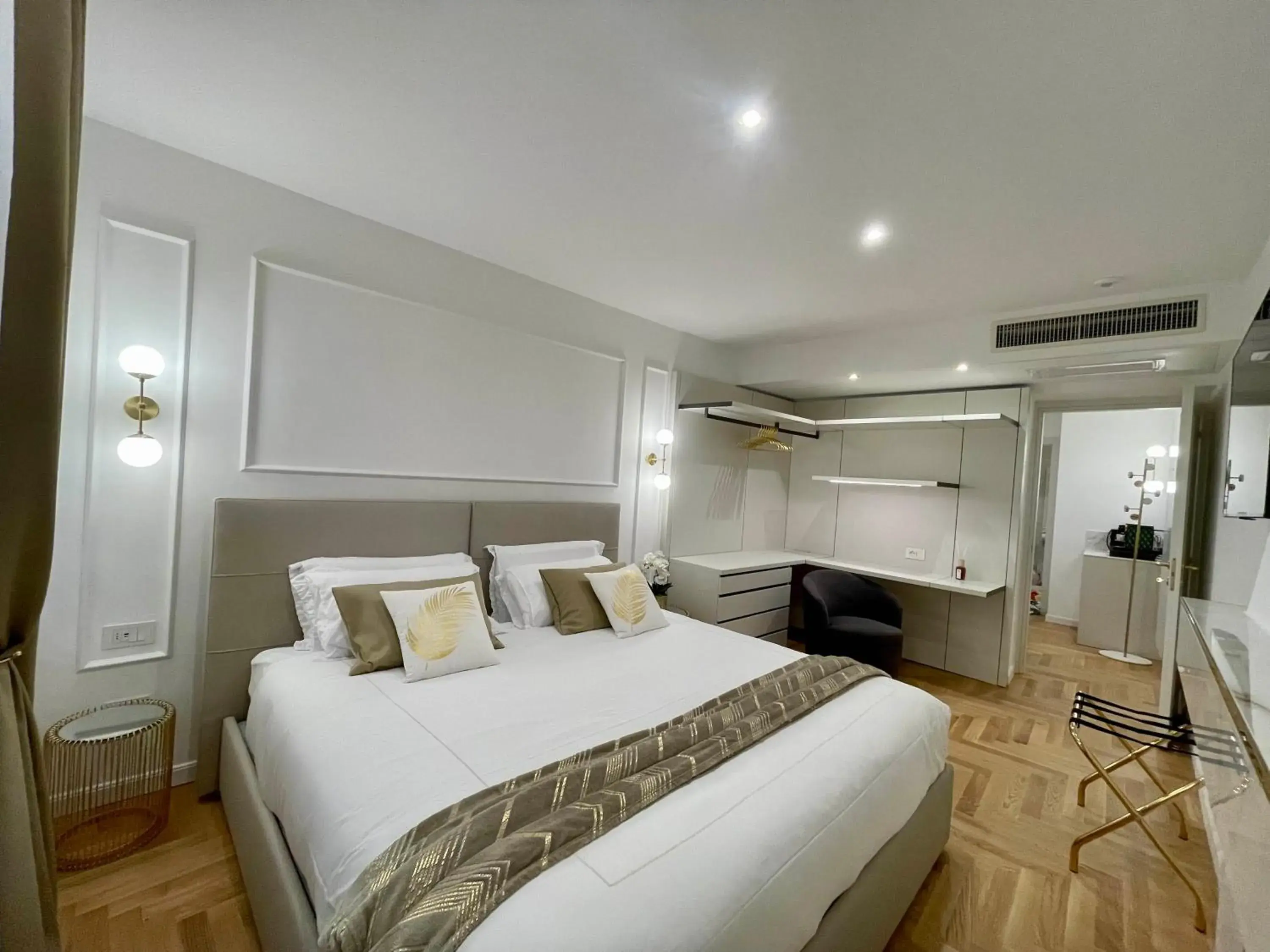 King Suite in Bellagio Luxury Suites Apartments King Suite in Bellagio Luxury Suites Apartments