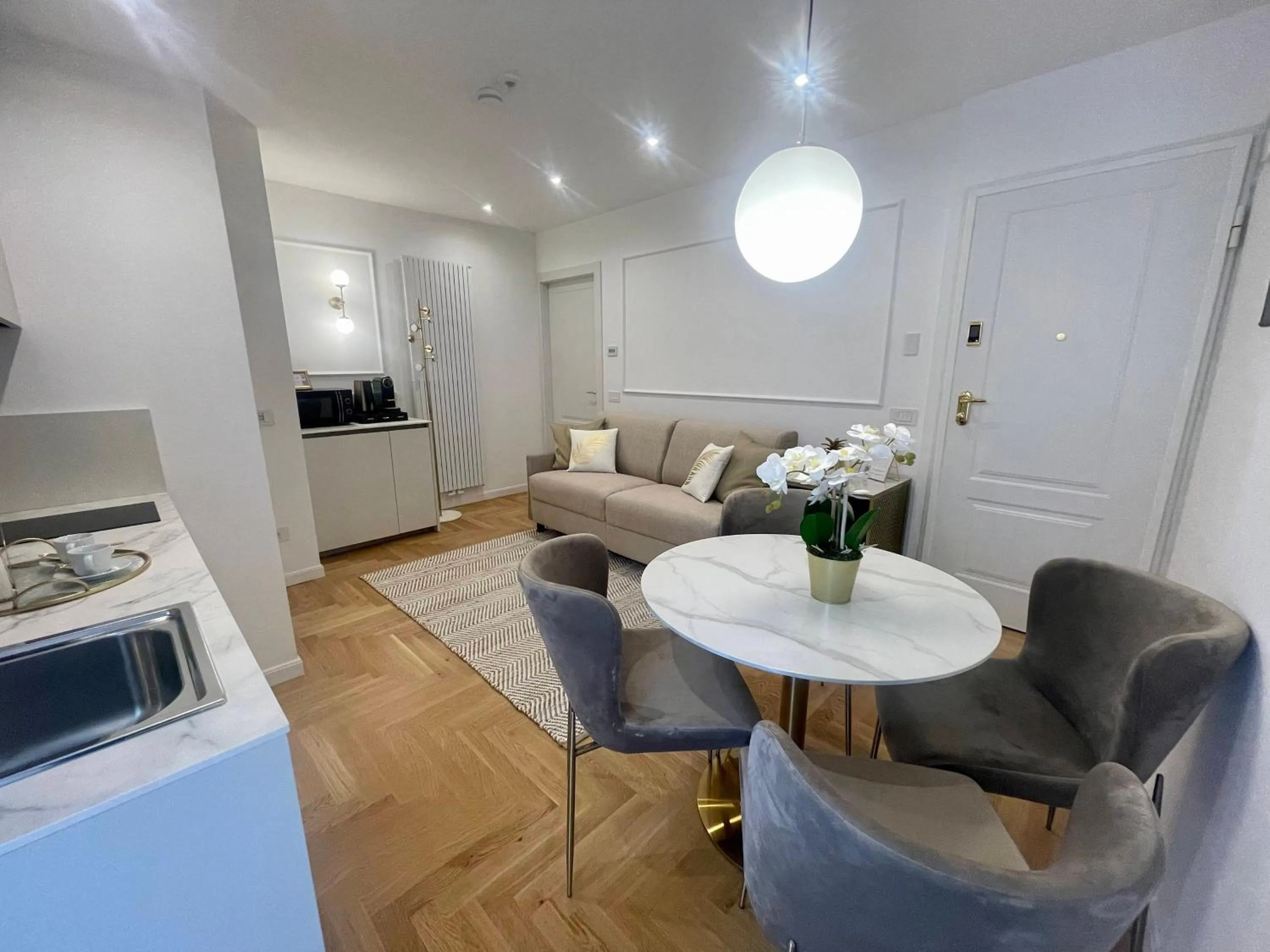 Dining area in Bellagio Luxury Suites Apartments