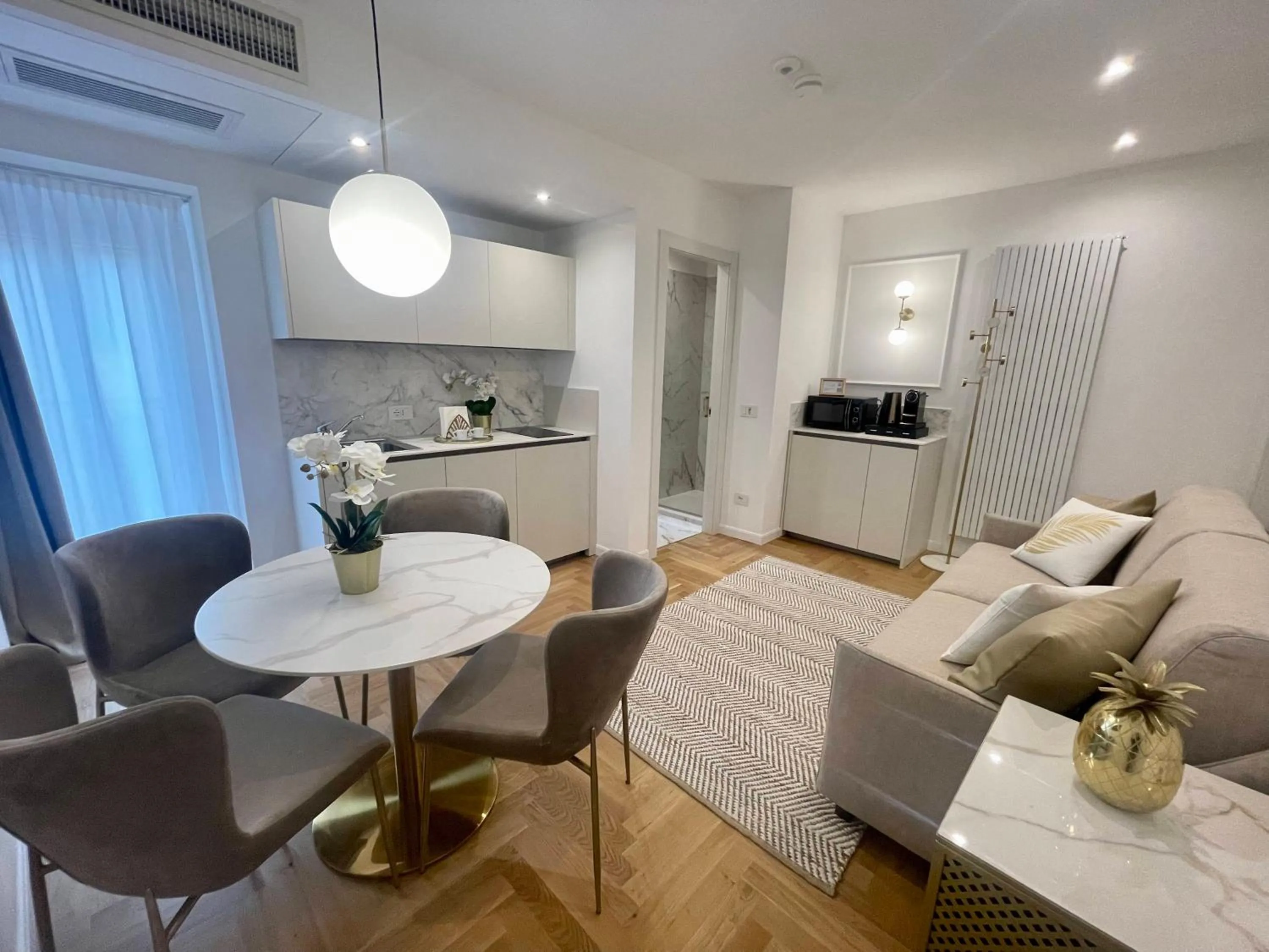 Kitchen or kitchenette in Bellagio Luxury Suites Apartments