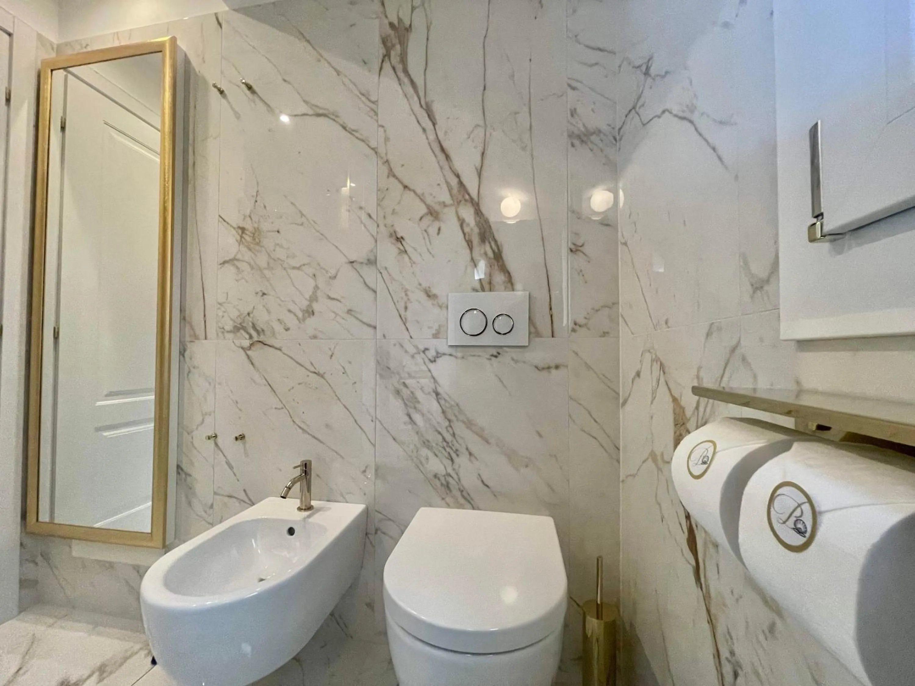 Toilet in Bellagio Luxury Suites Apartments