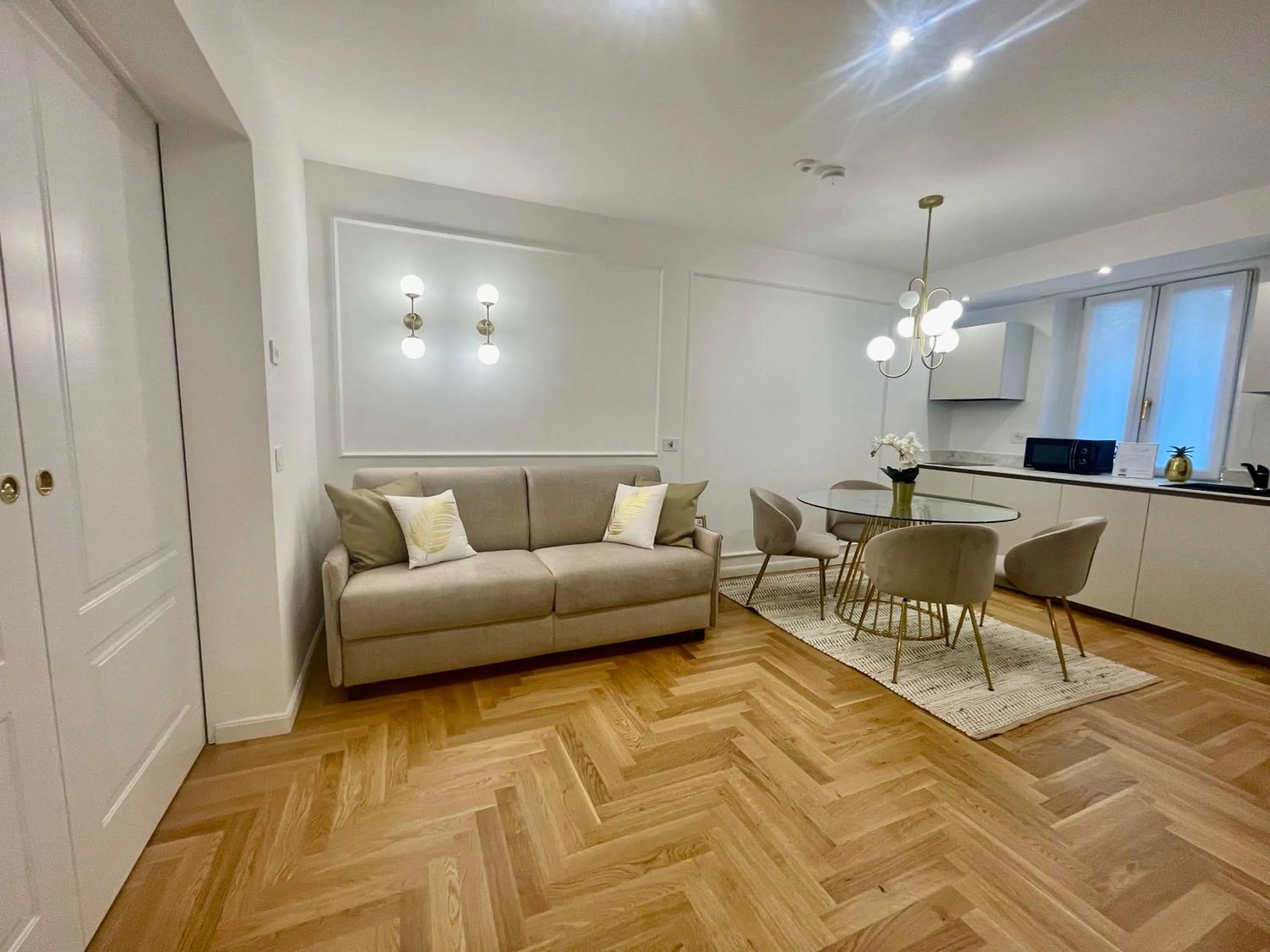 Kitchen or kitchenette in Bellagio Luxury Suites Apartments