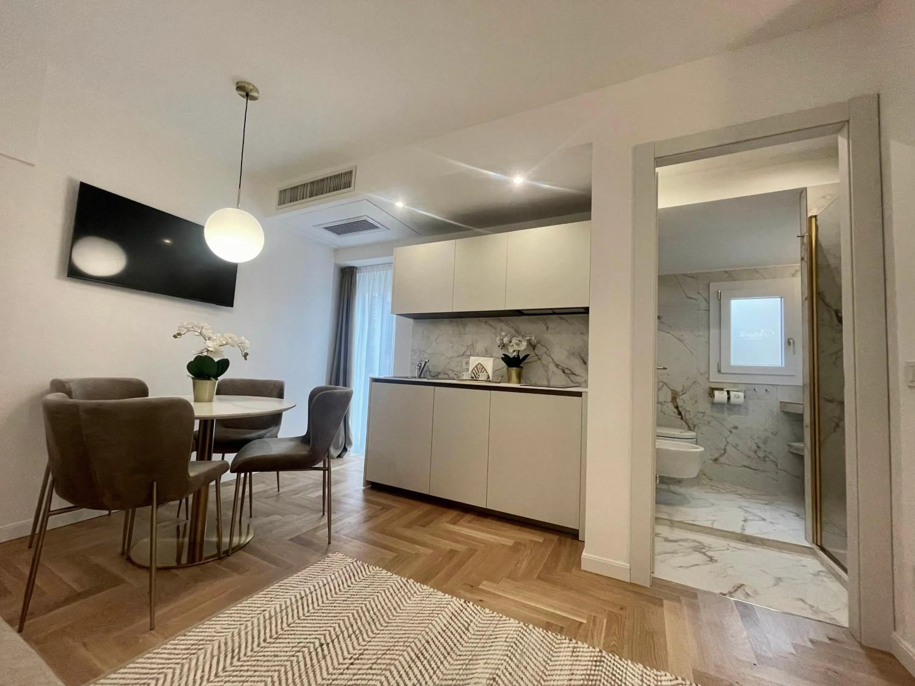 Kitchen or kitchenette in Bellagio Luxury Suites Apartments