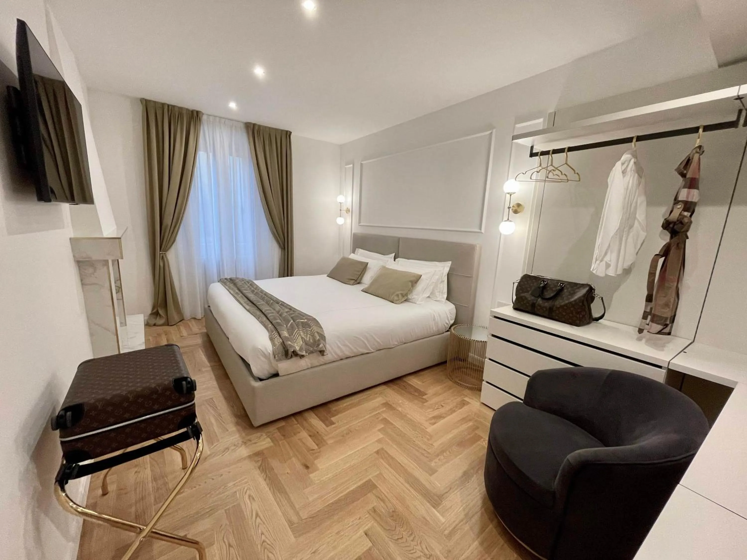 Bed in Bellagio Luxury Suites Apartments