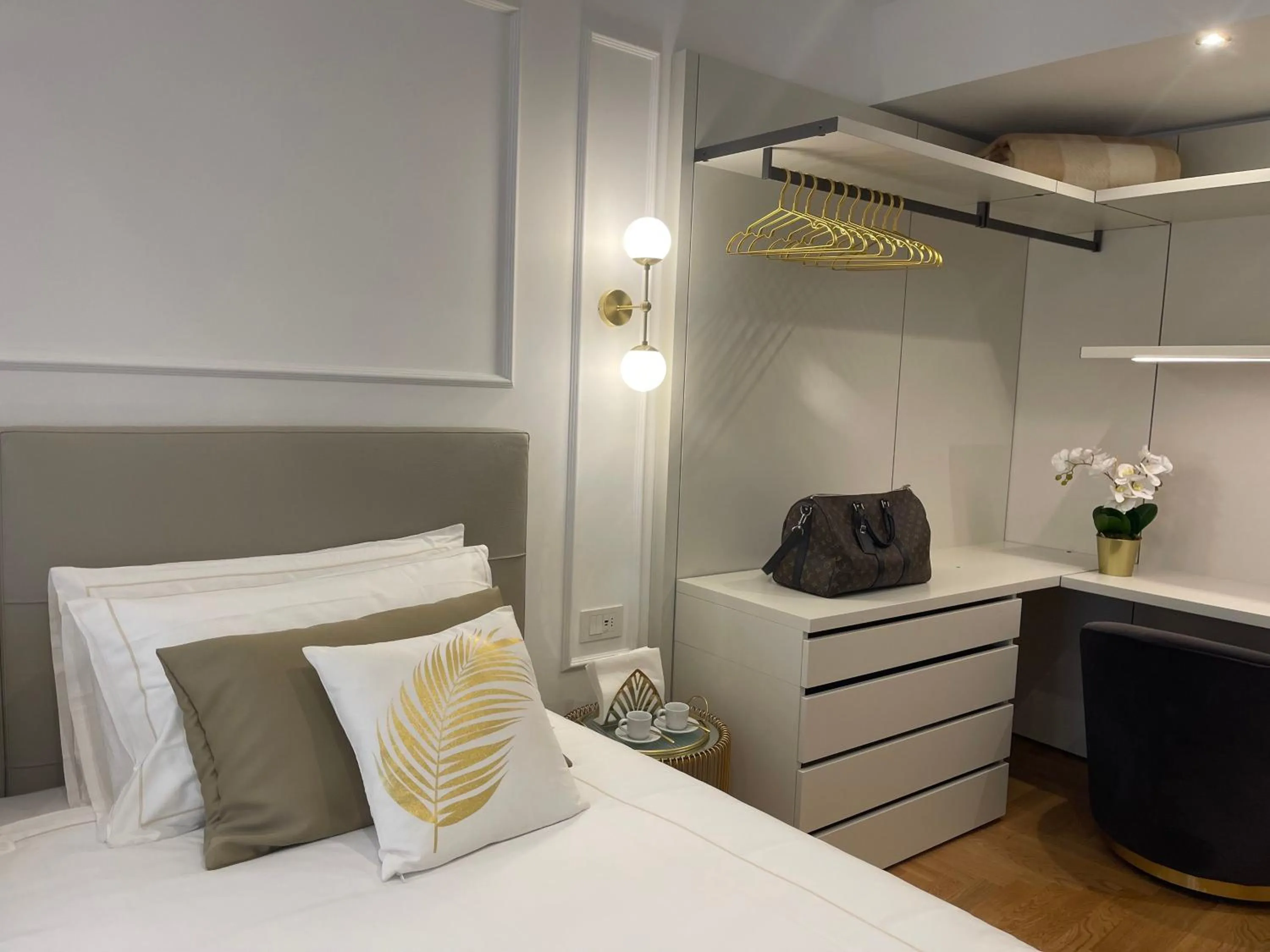 Bed in Bellagio Luxury Suites Apartments