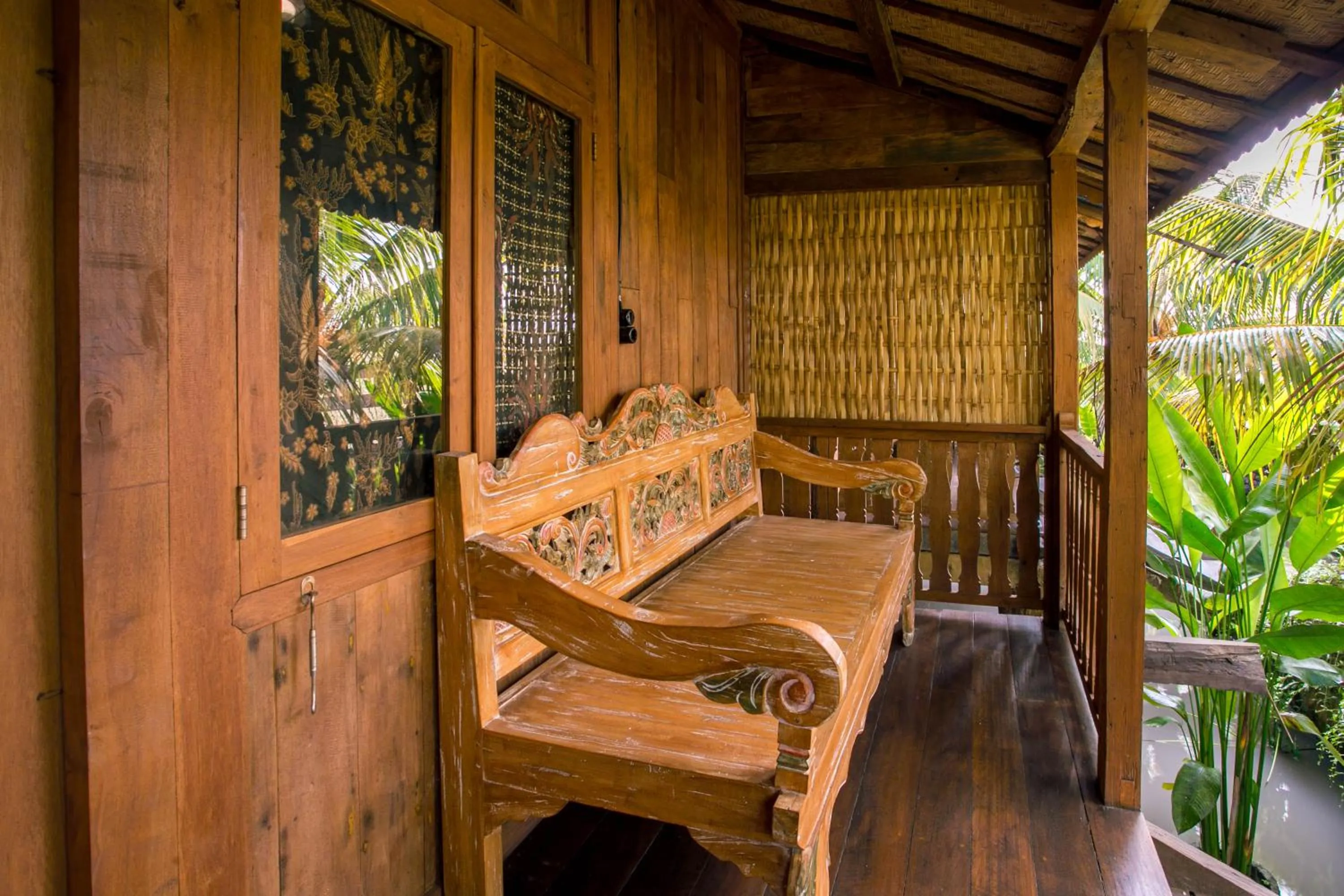 Seating area in Pondok Cap Oleng Guesthouse Canggu by Ecommerceloka