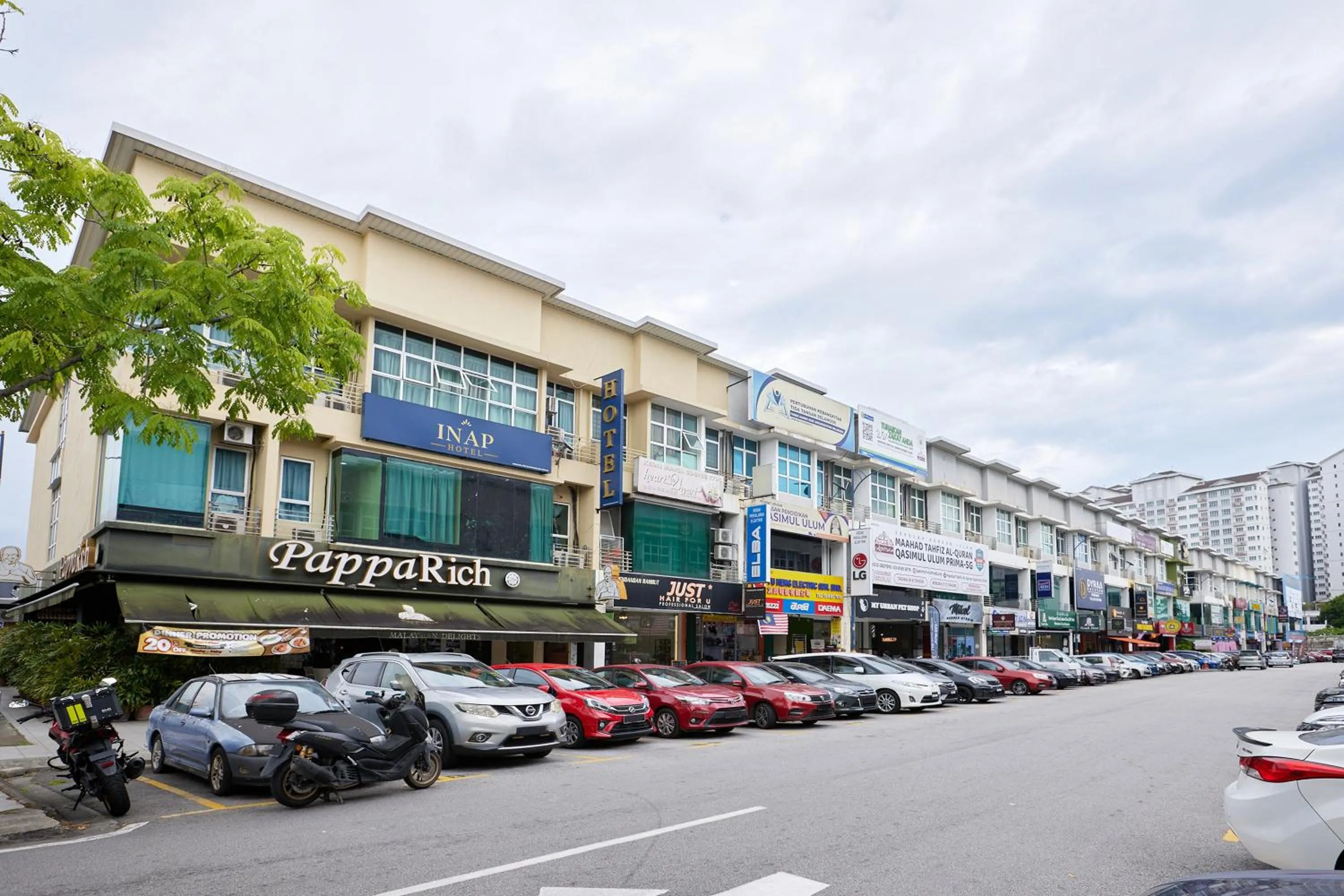 Property building in Hotel Inap Sri Gombak