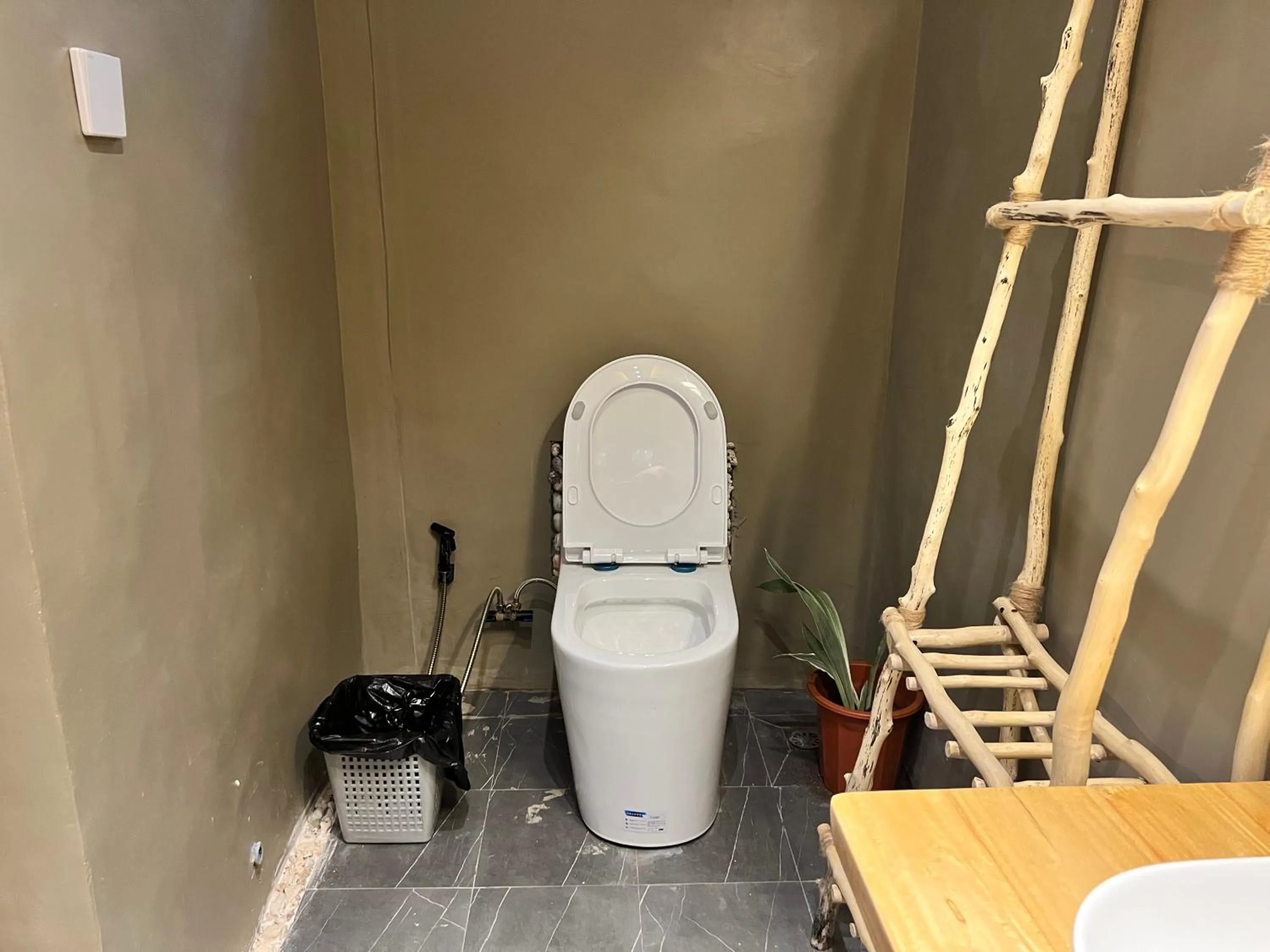 Toilet in AA Jungle Guesthouse