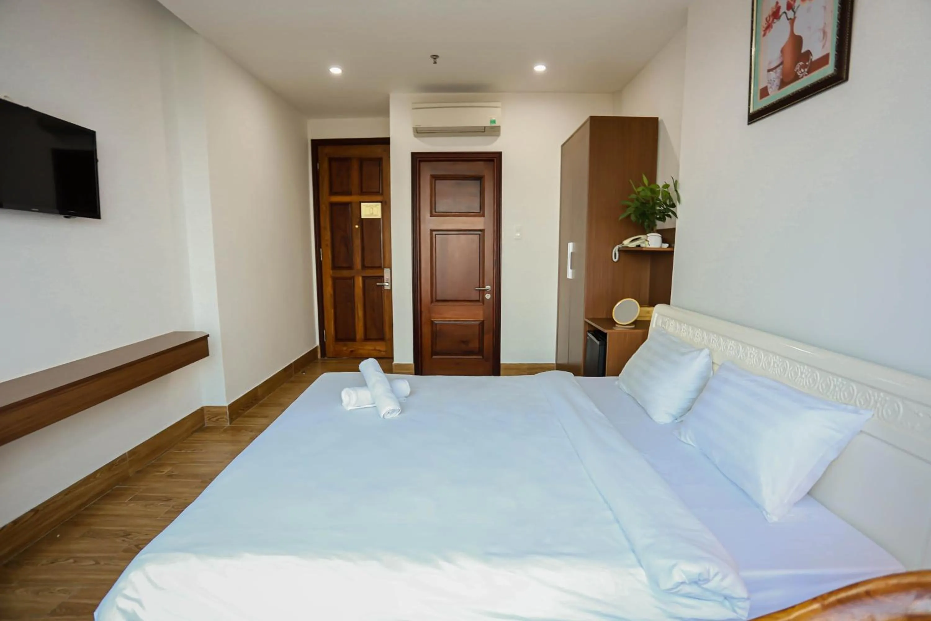 Photo of the whole room, Bed in SeaColor Beachstay Danang Hotel by Haviland