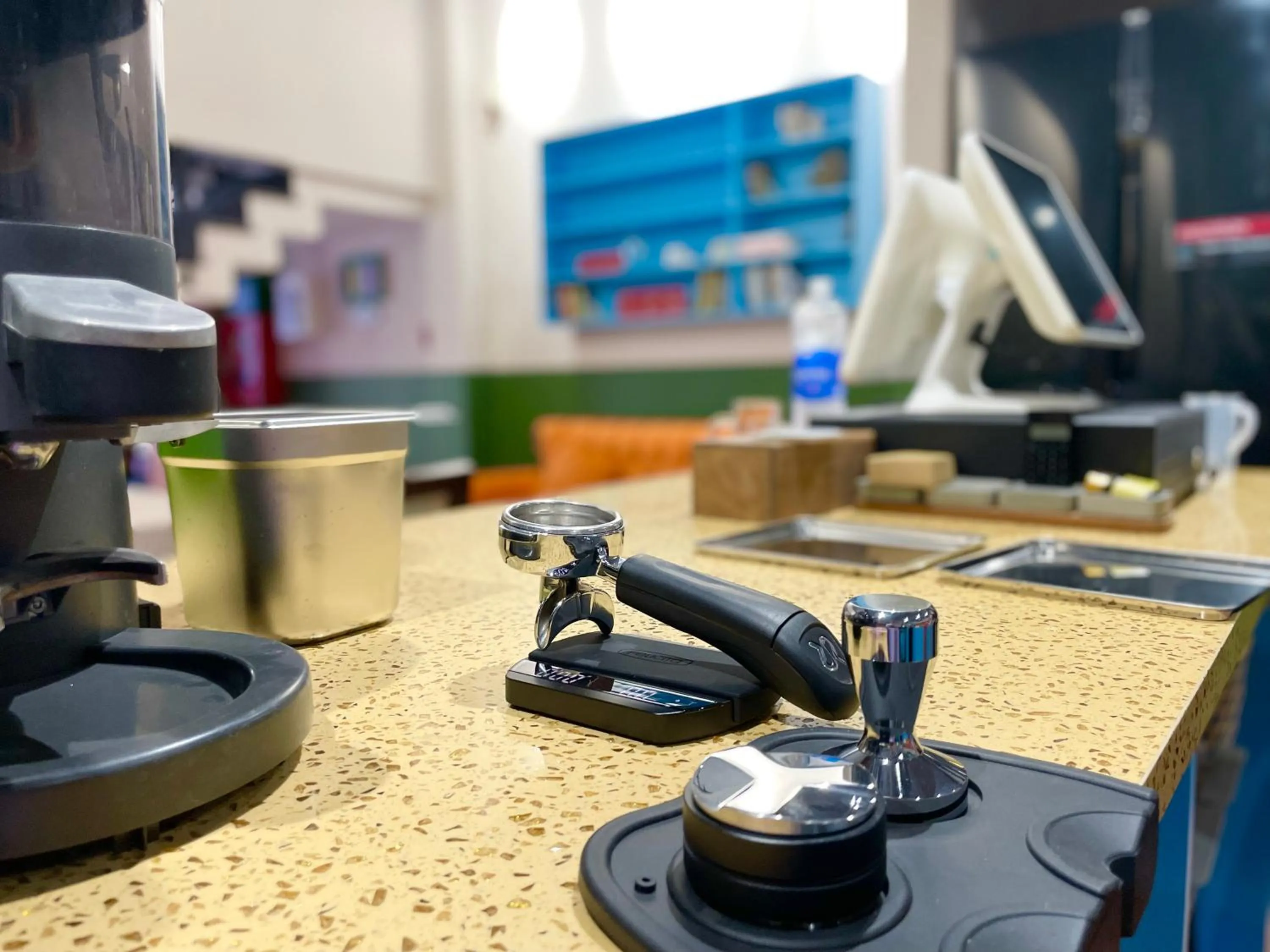 Restaurant/places to eat in Ahu Hotel & Apartment