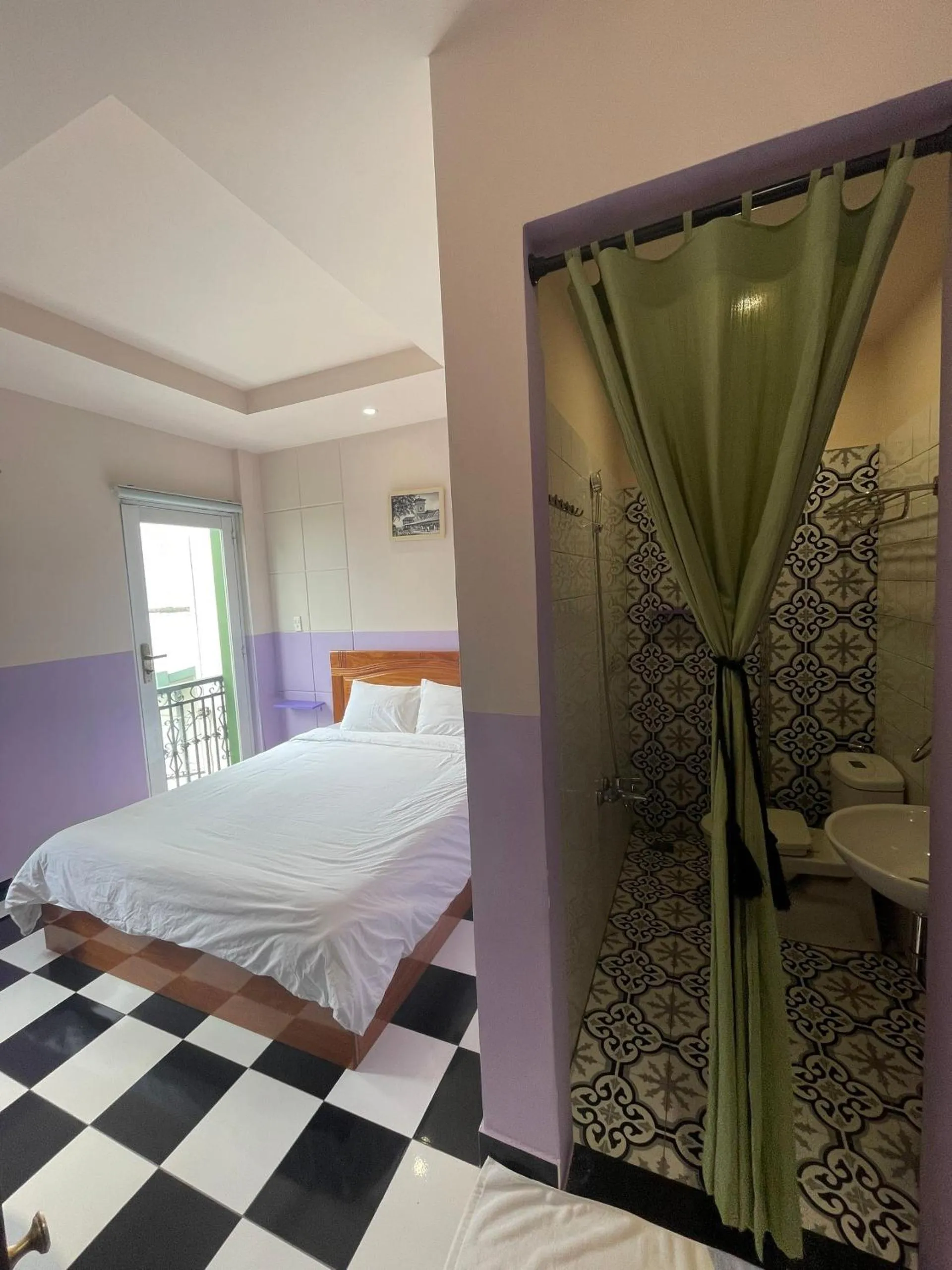 Bathroom, Bed in Ahu Hotel & Apartment