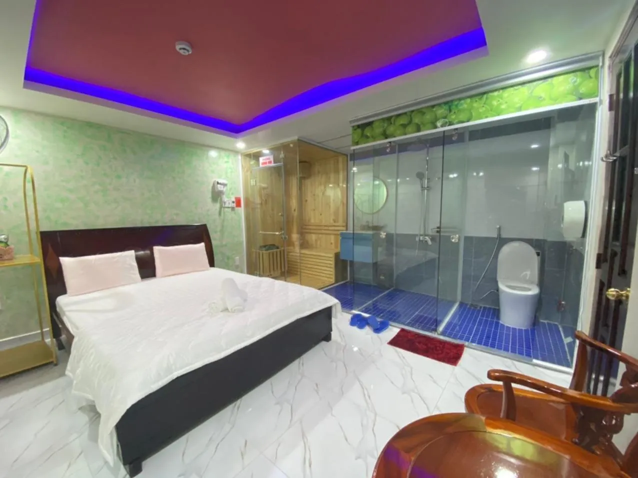 Deluxe Room (2 Adults + 1 Child) in HOTEL THU HÀ