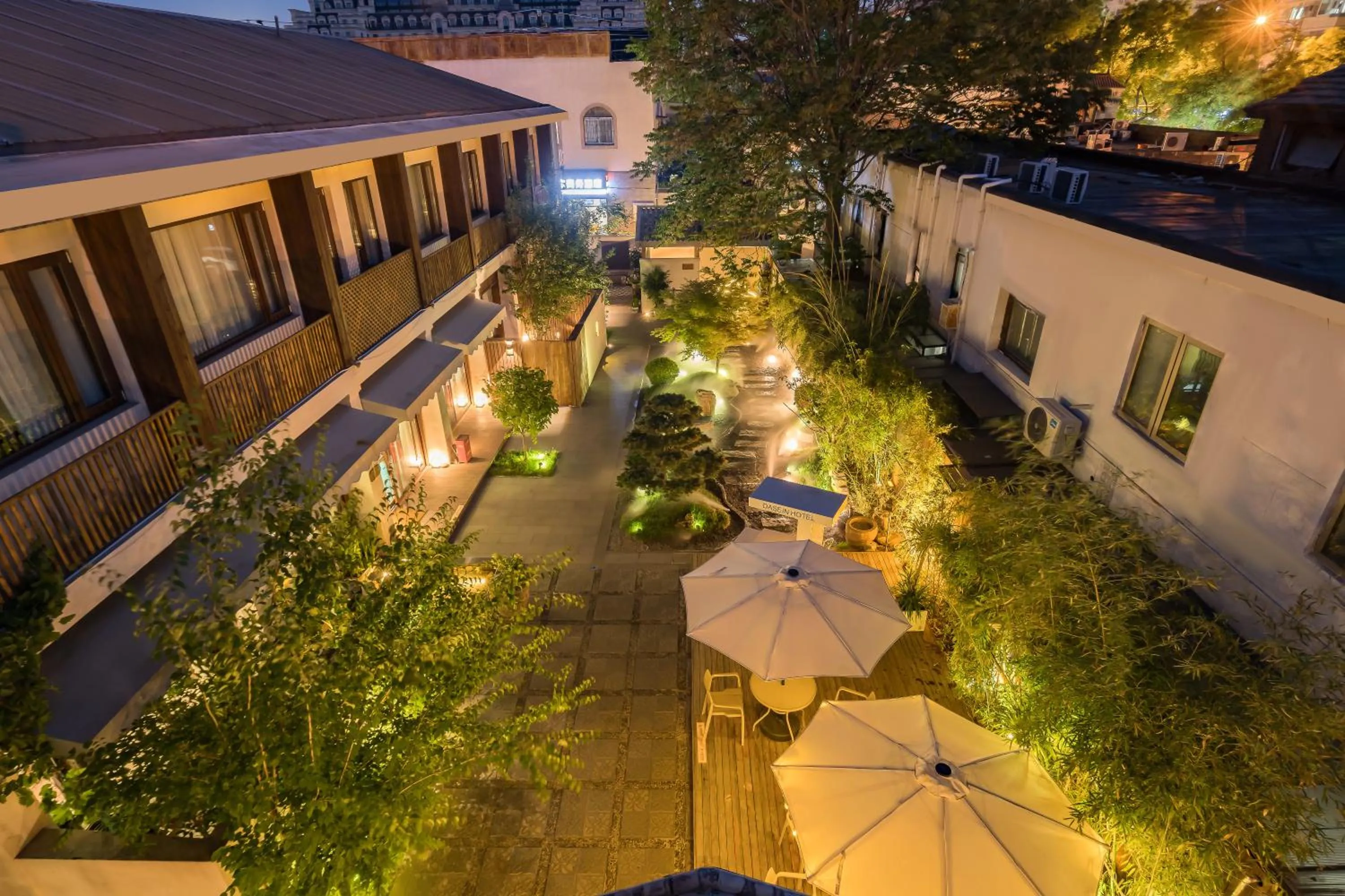 Property building in Dasein Youlan Hotel-Near the Forbidden City, Tiananmen Square, Guijie Street, Beihai Park, Jingshan Park, and Yonghe Temple