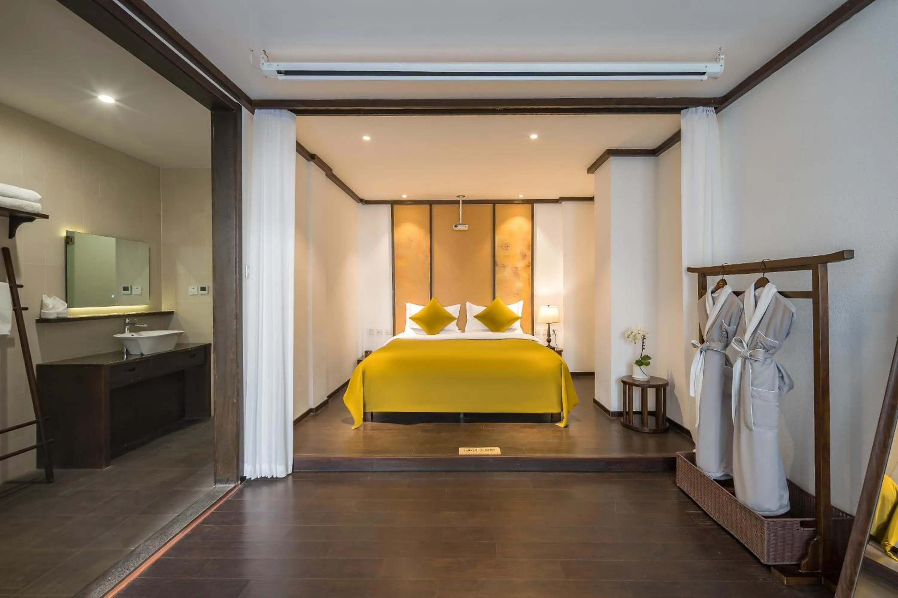 Photo of the whole room, Bed in Dasein Youlan Hotel-Near the Forbidden City, Tiananmen Square, Guijie Street, Beihai Park, Jingshan Park, and Yonghe Temple