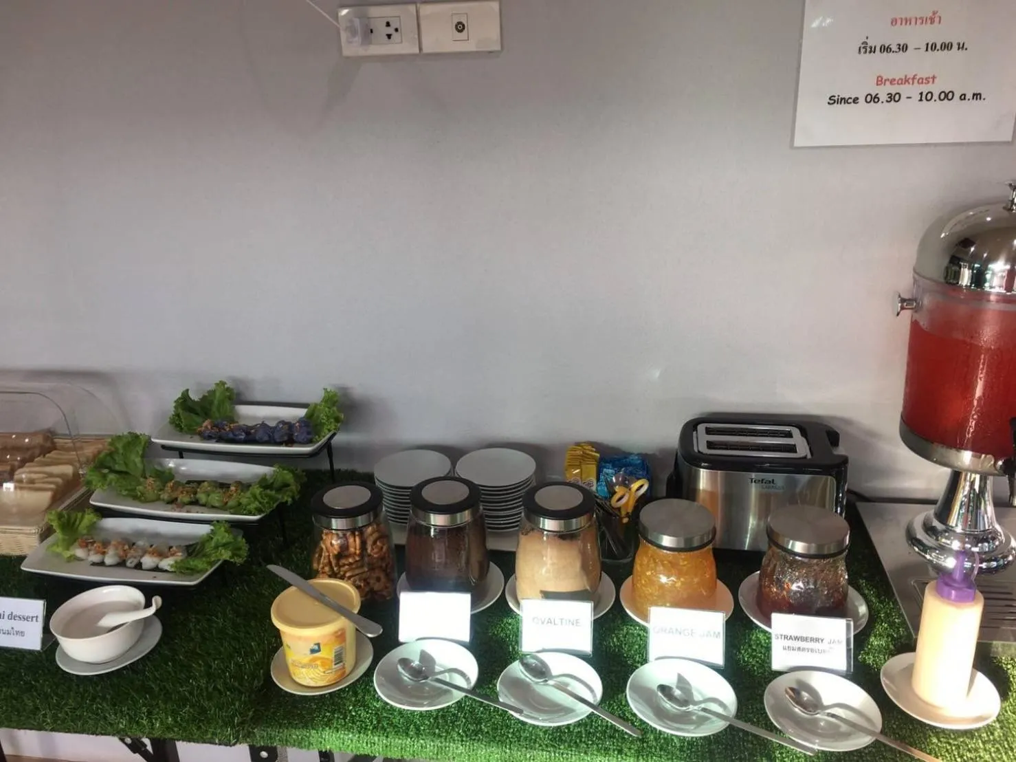 Coffee/tea facilities in Modern Resort