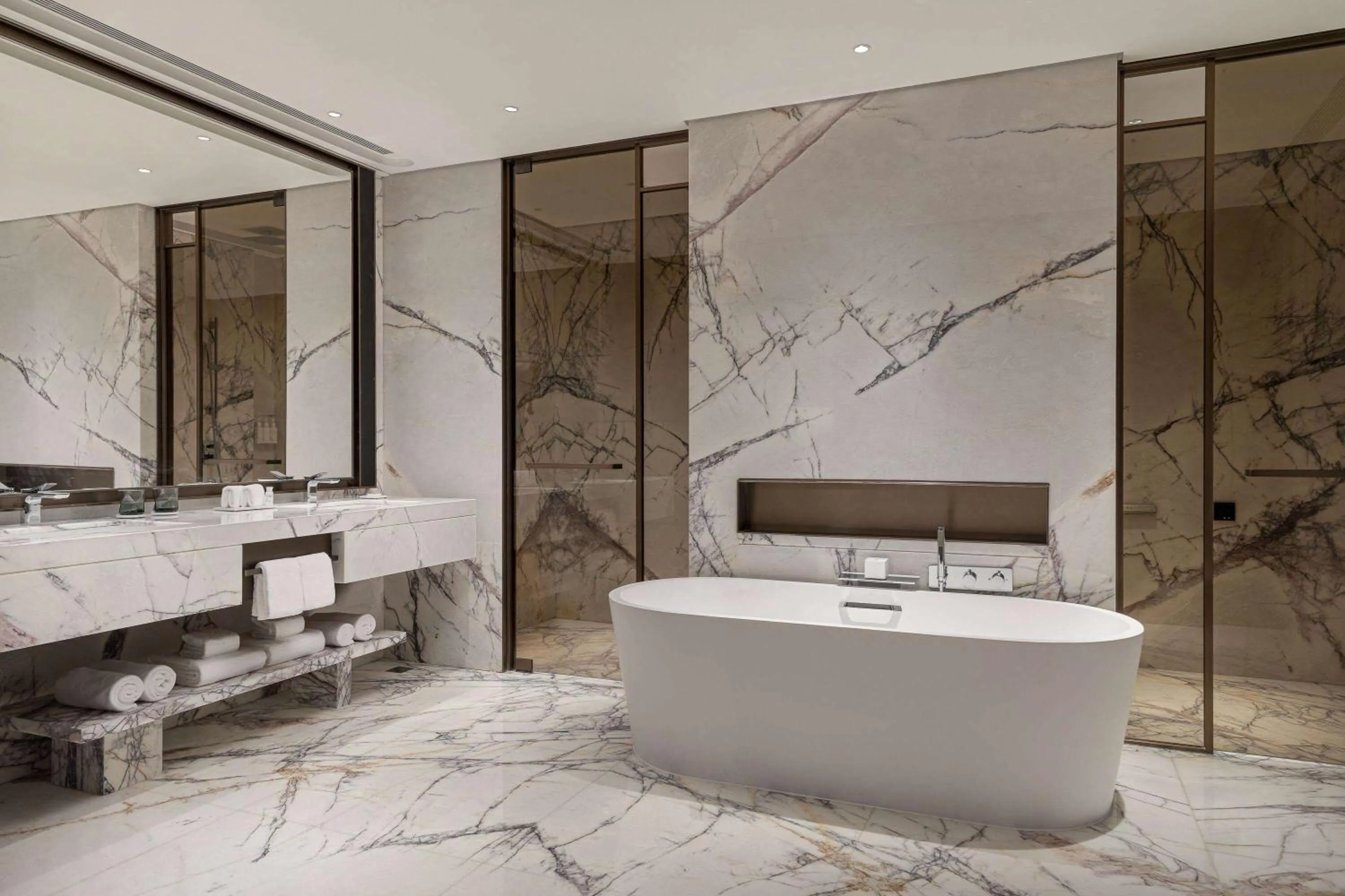 TV and multimedia in Wyndham Grand Lishui Downtown