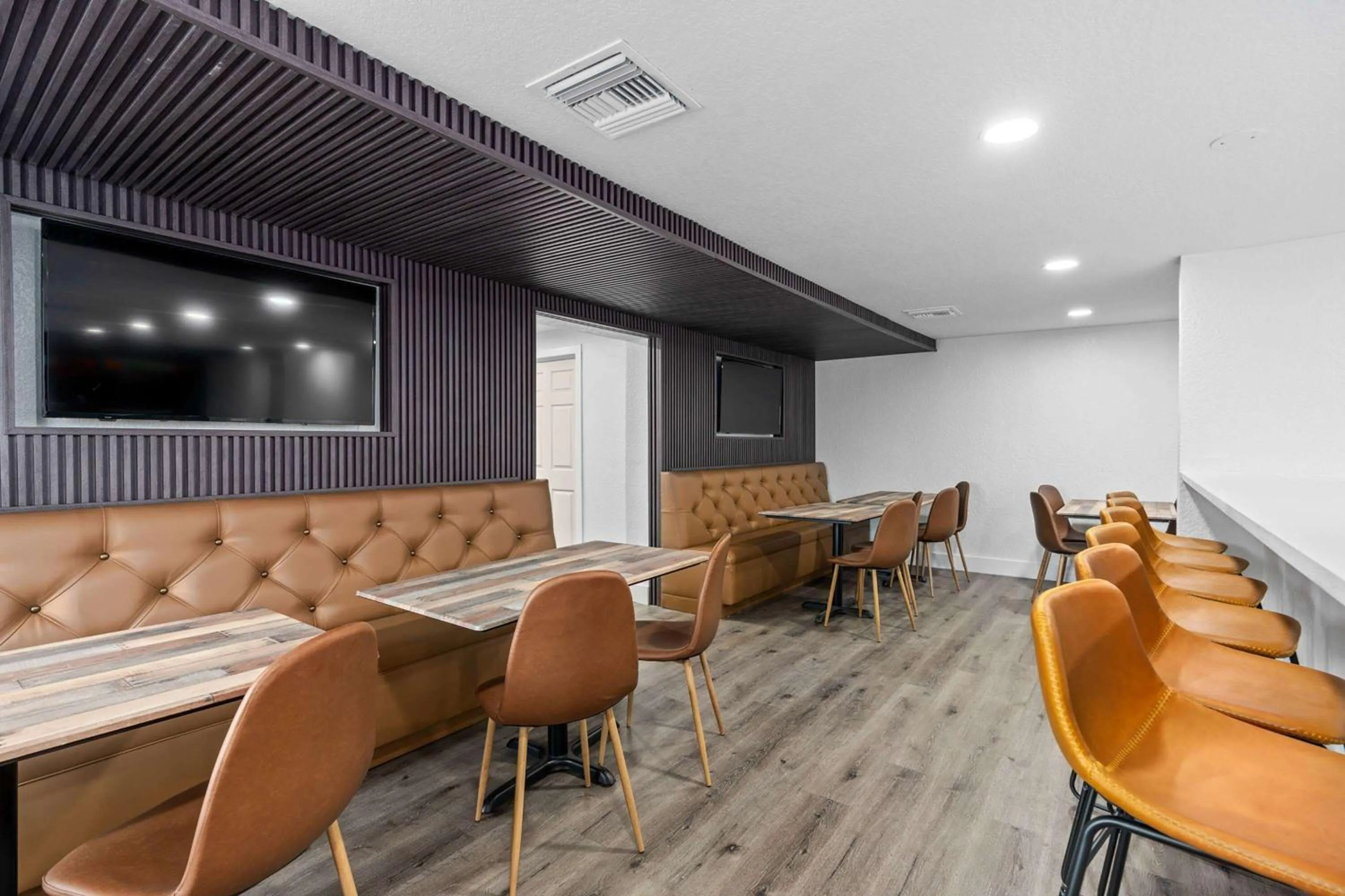 Restaurant/places to eat in Travelodge by Wyndham Kissimmee Orlando