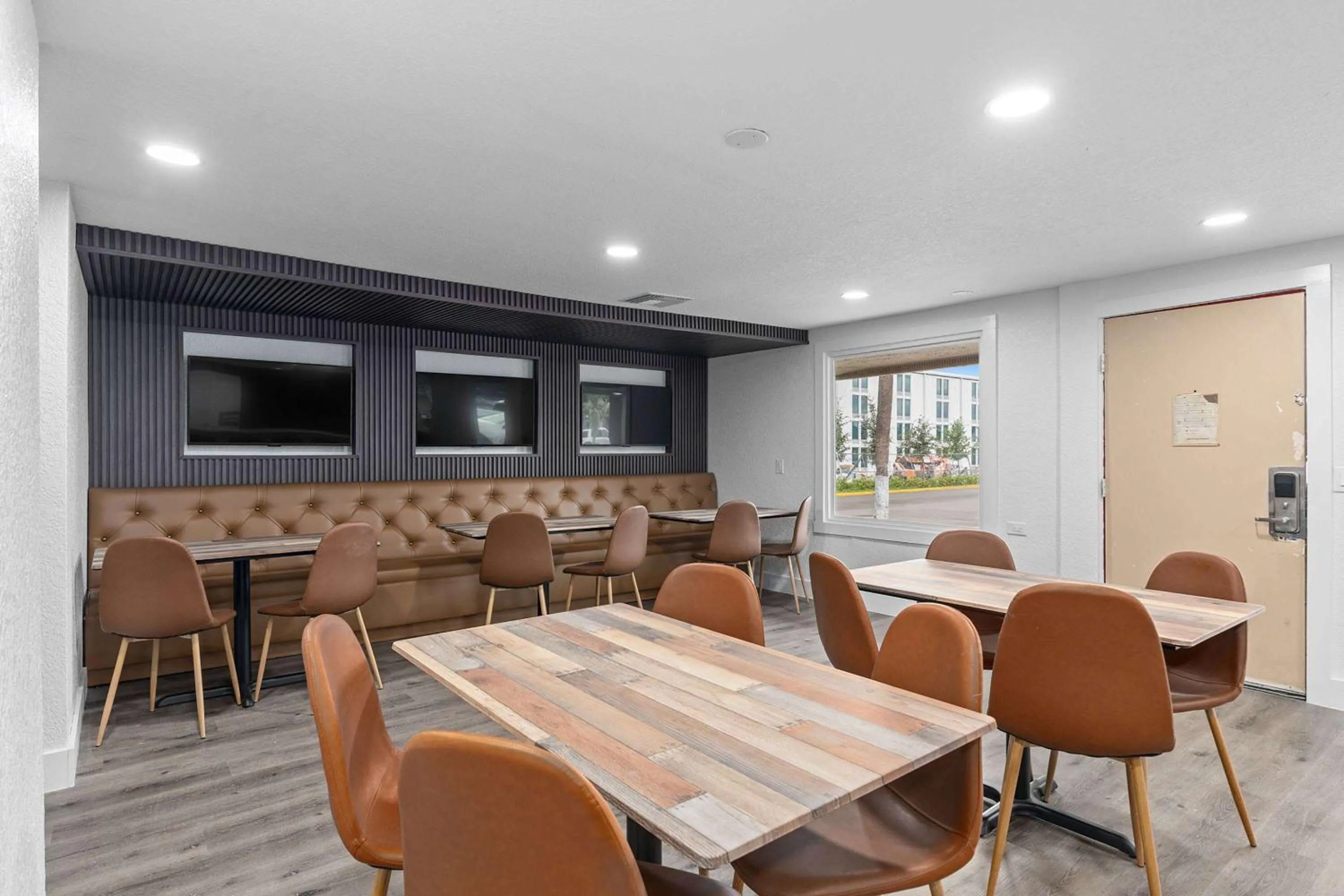 Restaurant/places to eat in Travelodge by Wyndham Kissimmee Orlando