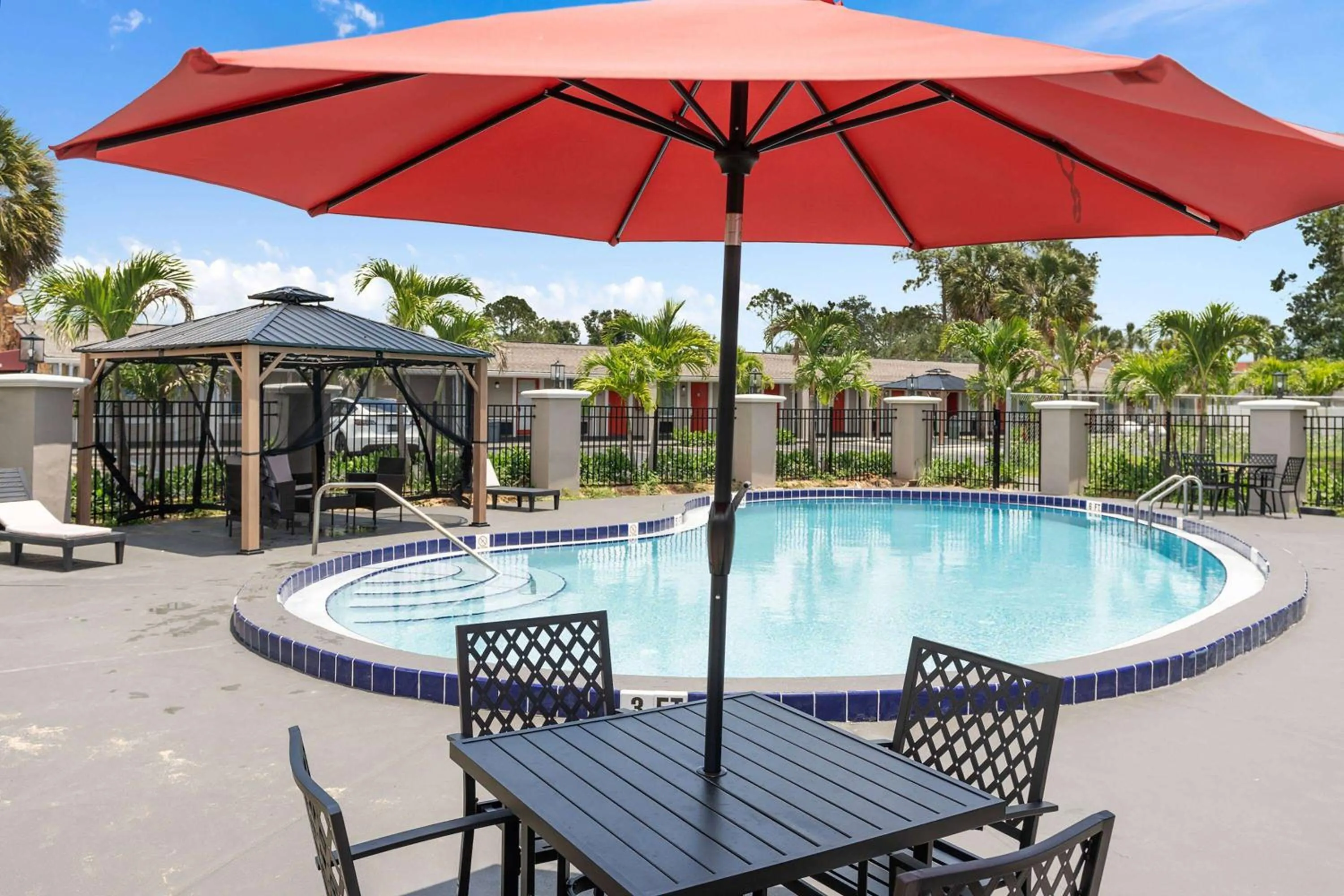 Pool view in Travelodge by Wyndham Kissimmee Orlando