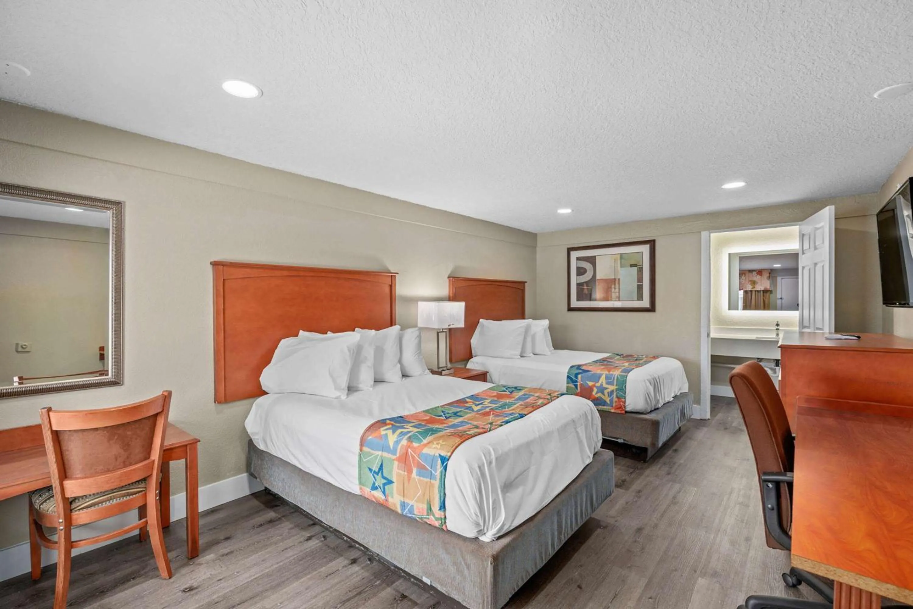 Photo of the whole room, Bed in Travelodge by Wyndham Kissimmee Orlando