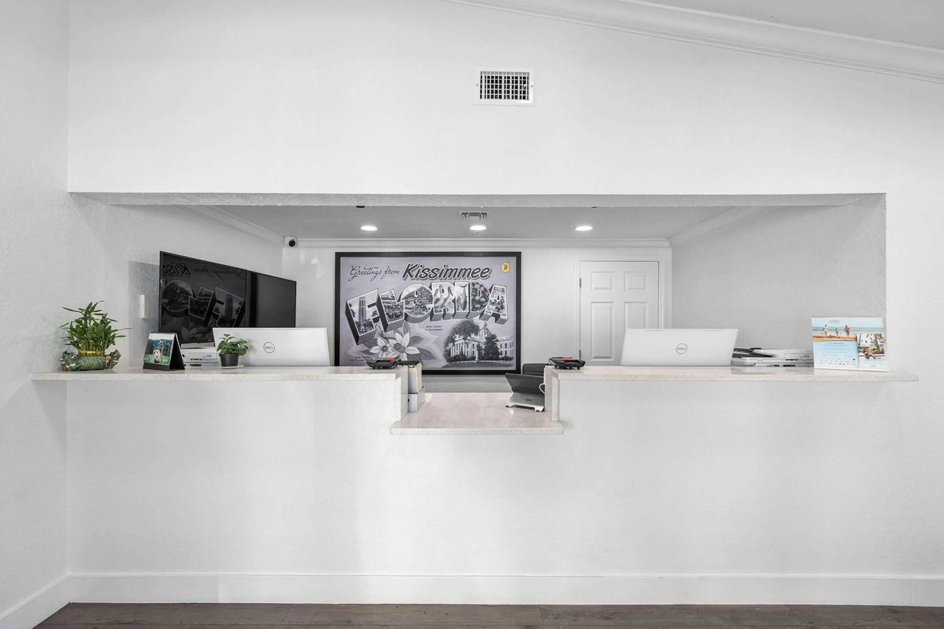 Lobby or reception in Travelodge by Wyndham Kissimmee Orlando