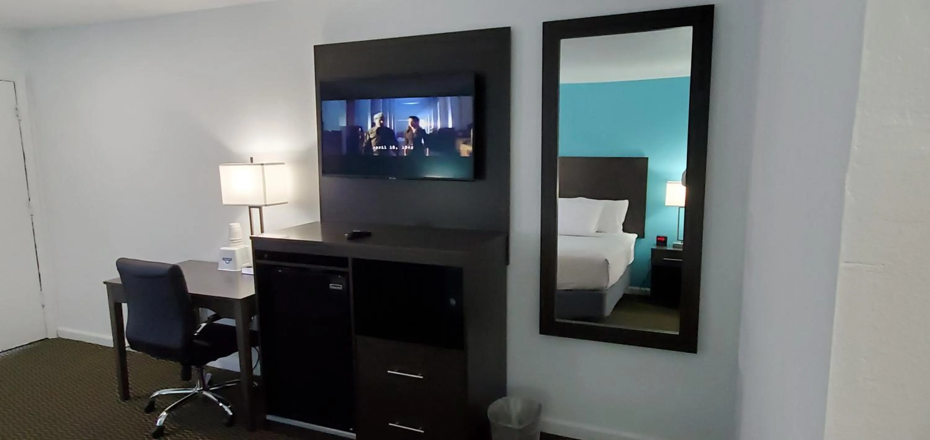 Photo of the whole room in Travelodge by Wyndham Livonia Canton Novi Detroit Area