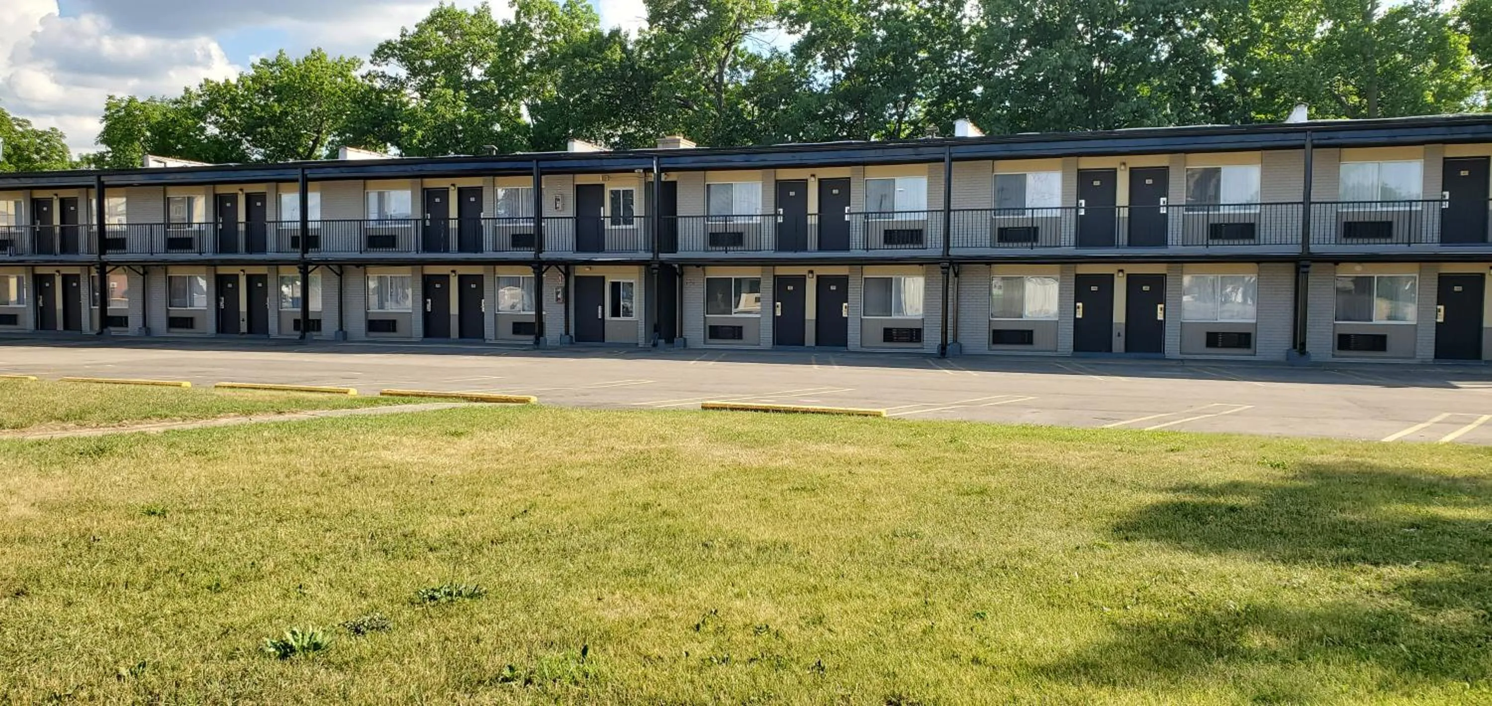 Property building in Travelodge by Wyndham Livonia Canton Novi Detroit Area