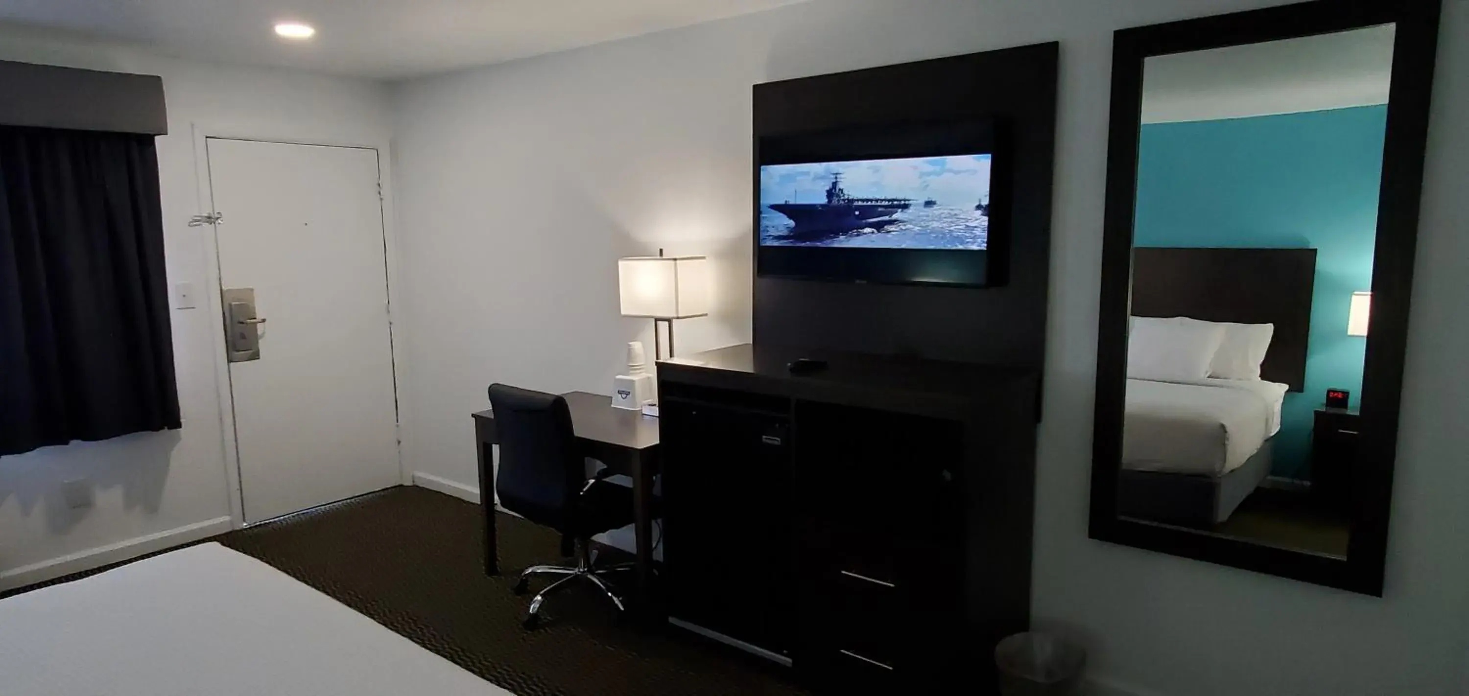 Double Room with Two Double Beds - Smoking in Travelodge by Wyndham Livonia Canton Novi Detroit Area Double Room with Two Double Beds - Smoking in Travelodge by Wyndham Livonia Canton Novi Detroit Area