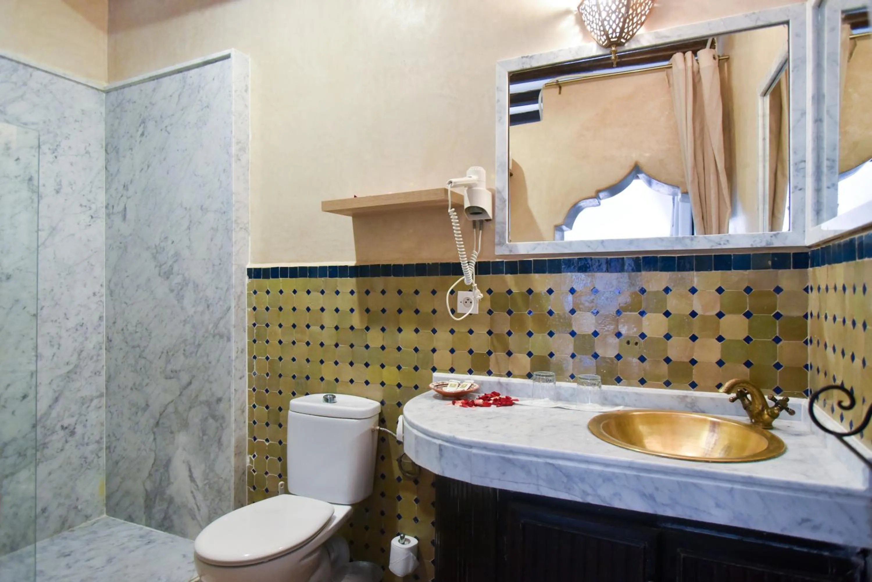 Shower in Riad Yacout