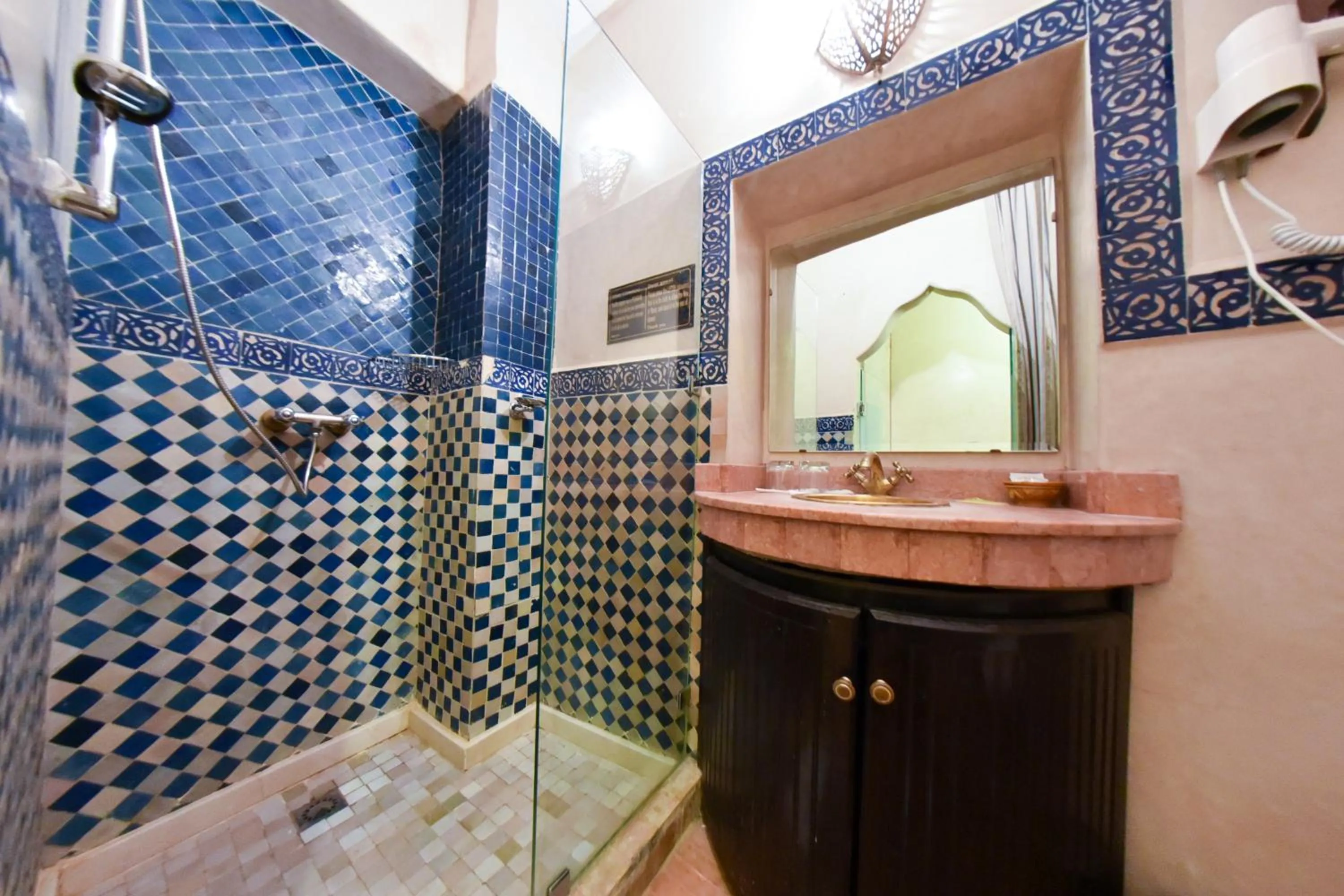 Shower in Riad Yacout