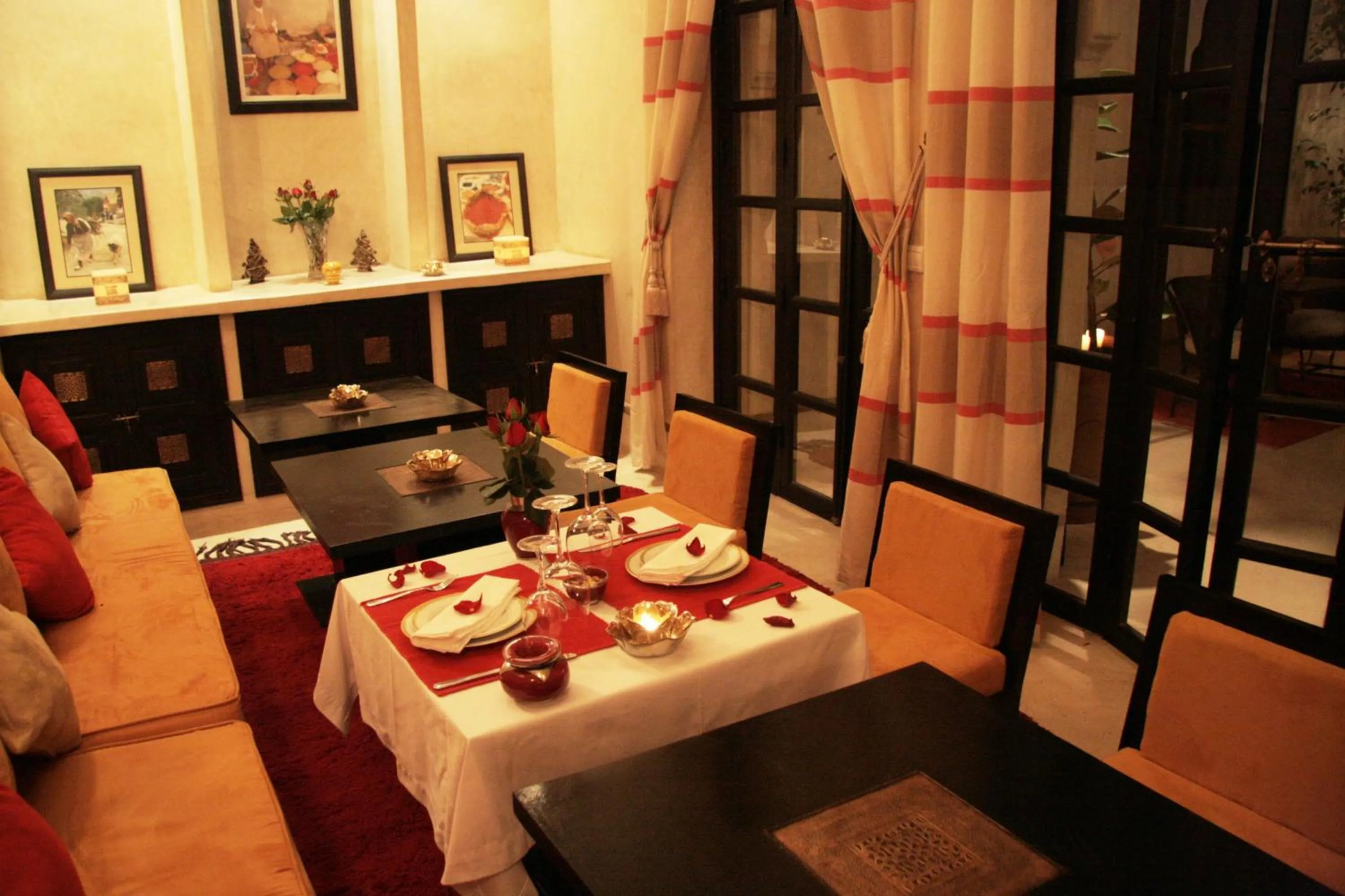 Restaurant/places to eat in Riad Diana