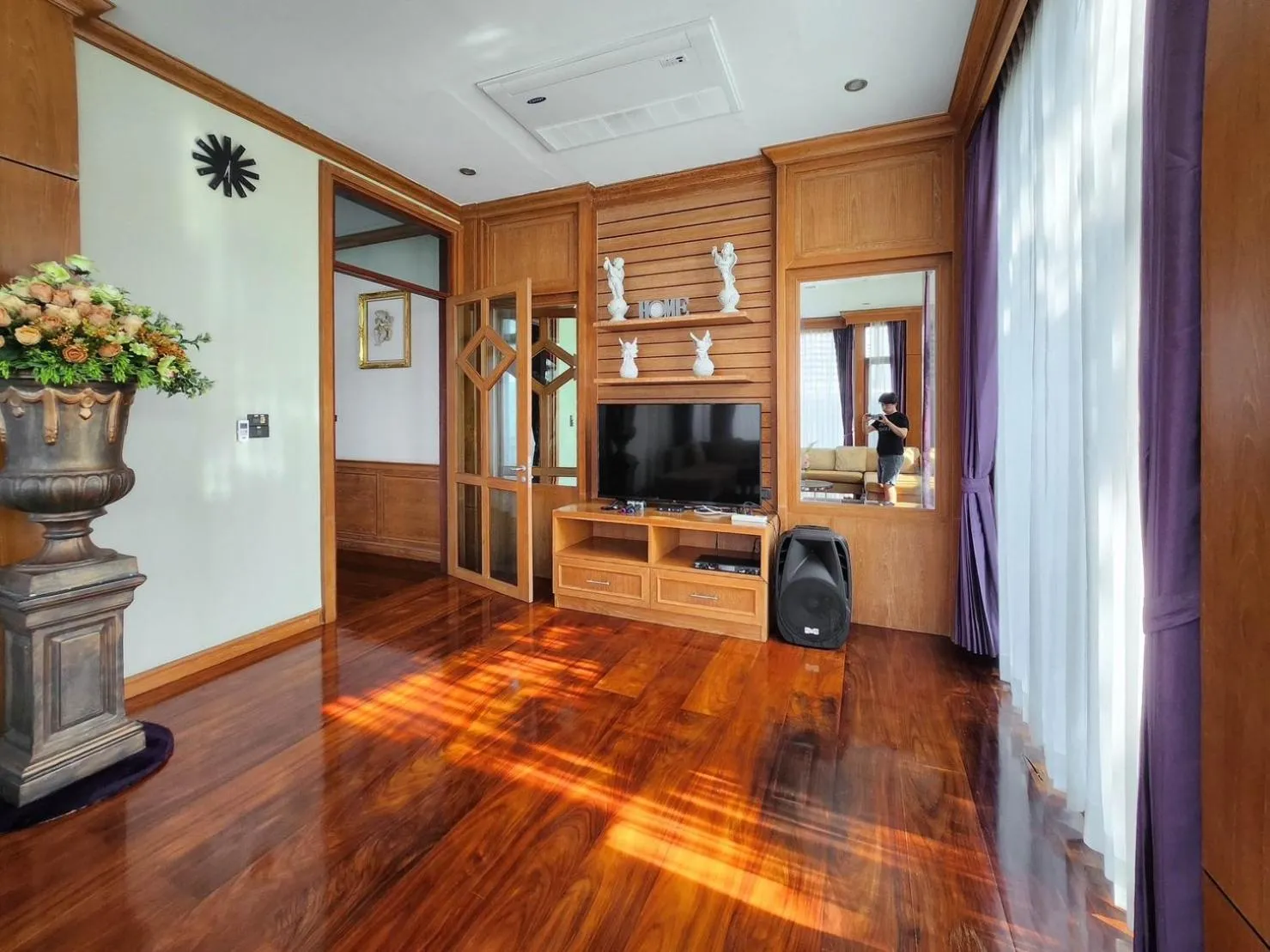 Communal lounge/ TV room in The Sand Beach Pattaya