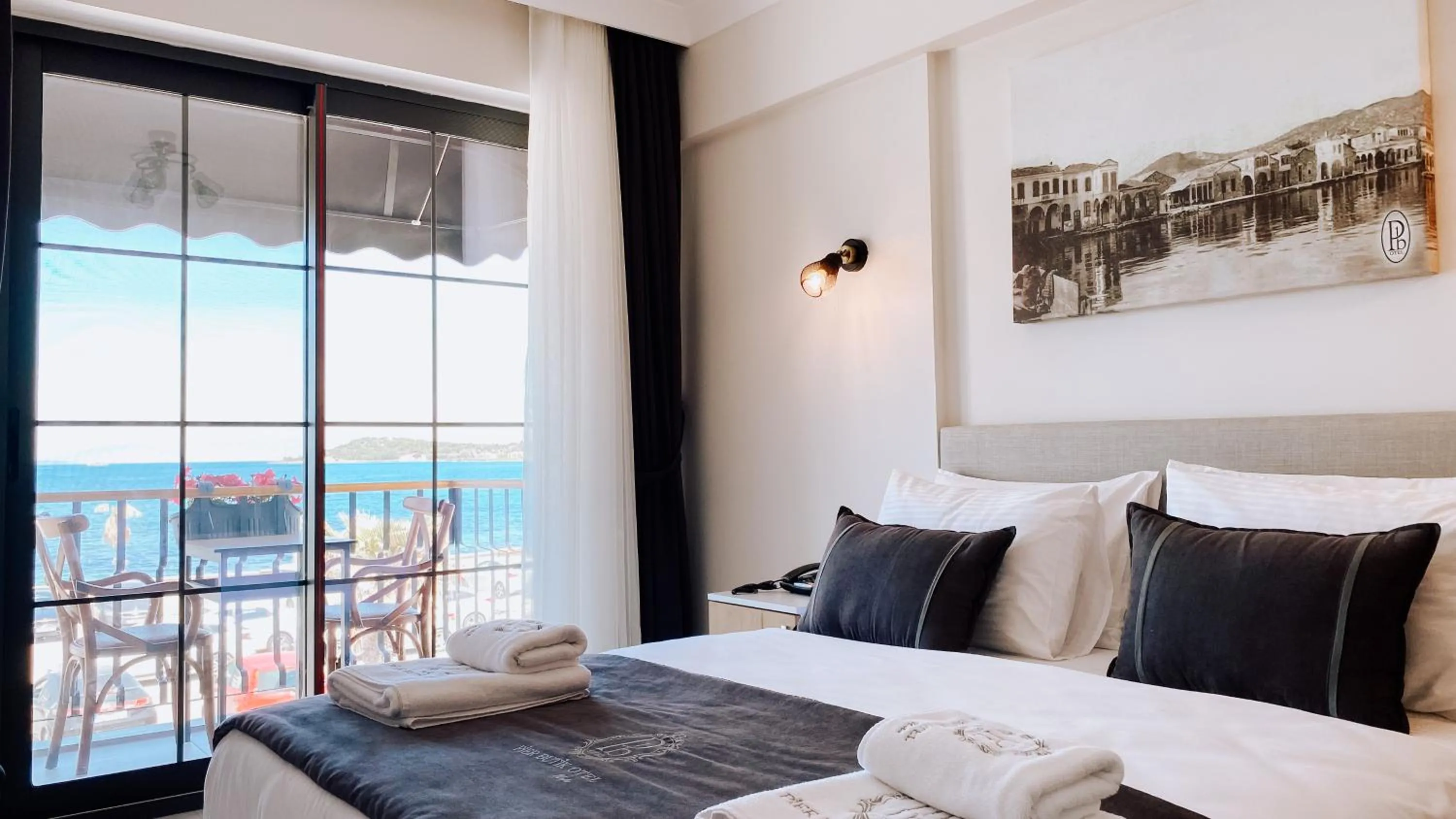 Bed in THE PİER OF URLA