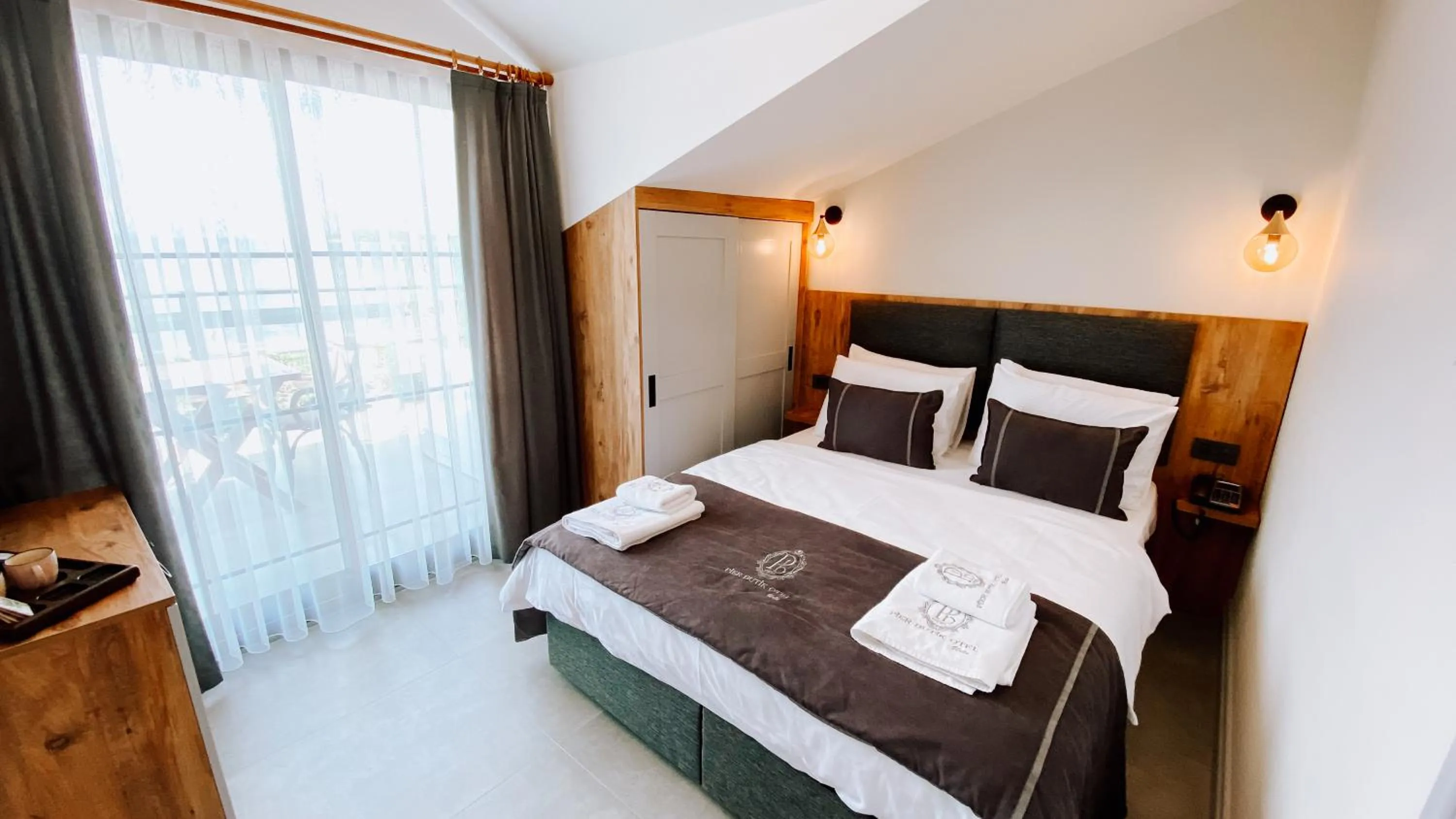 Bed in THE PİER OF URLA