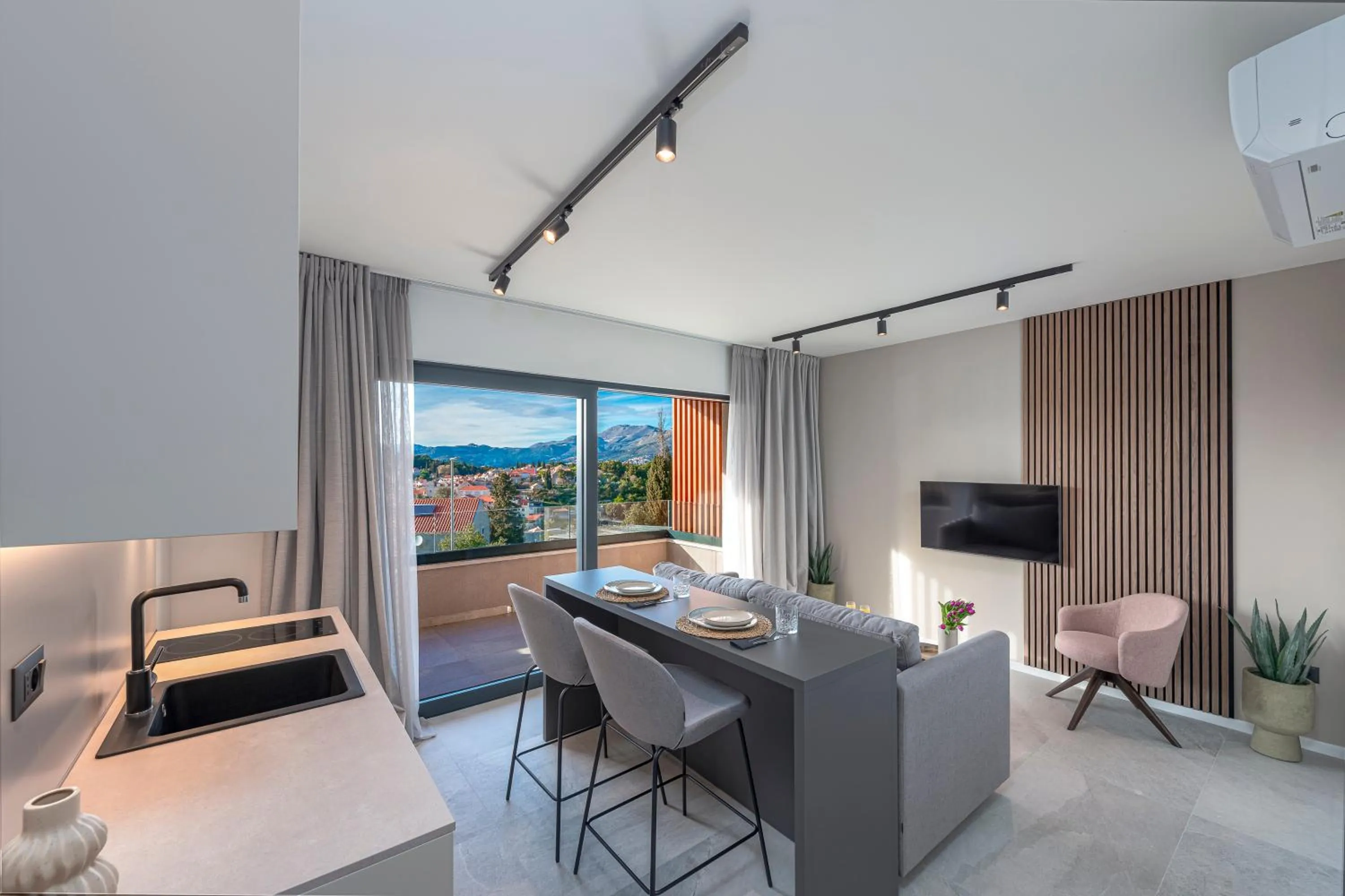 Communal lounge/ TV room in "Villa AnMari" The Cavtat View Residence