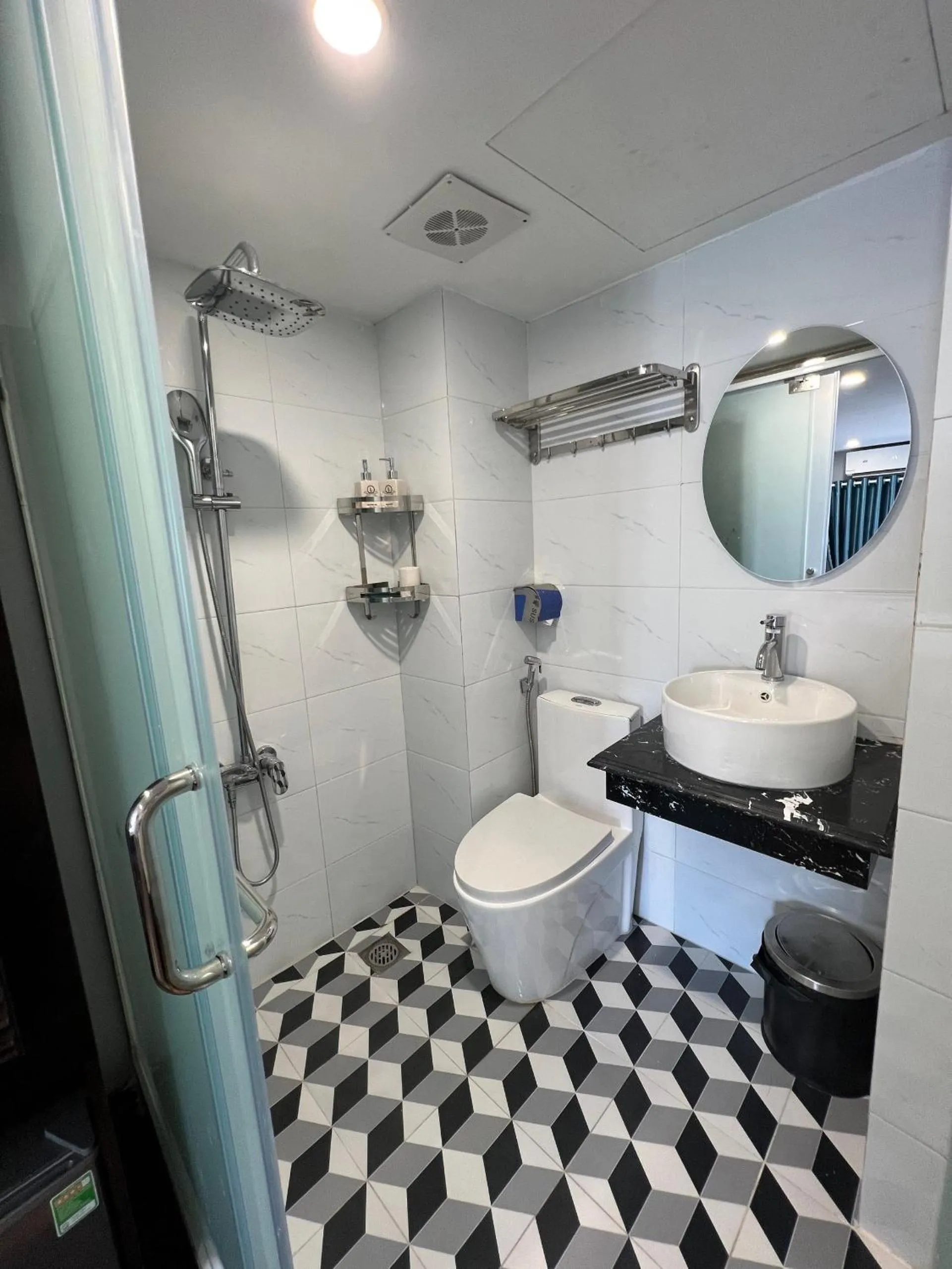 Shower in La Renta Hotel & Spa