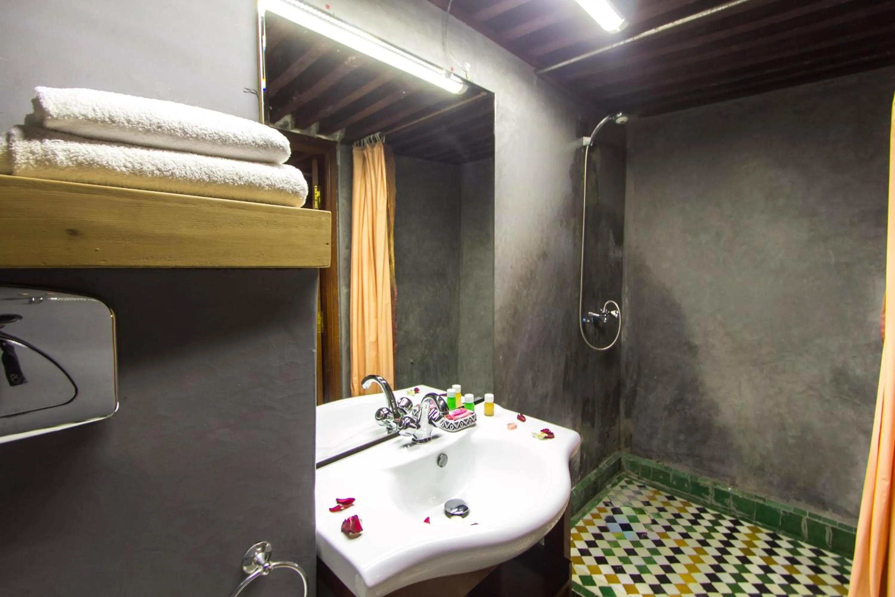 Maimonide - Double Room in Riad Fez Yamanda