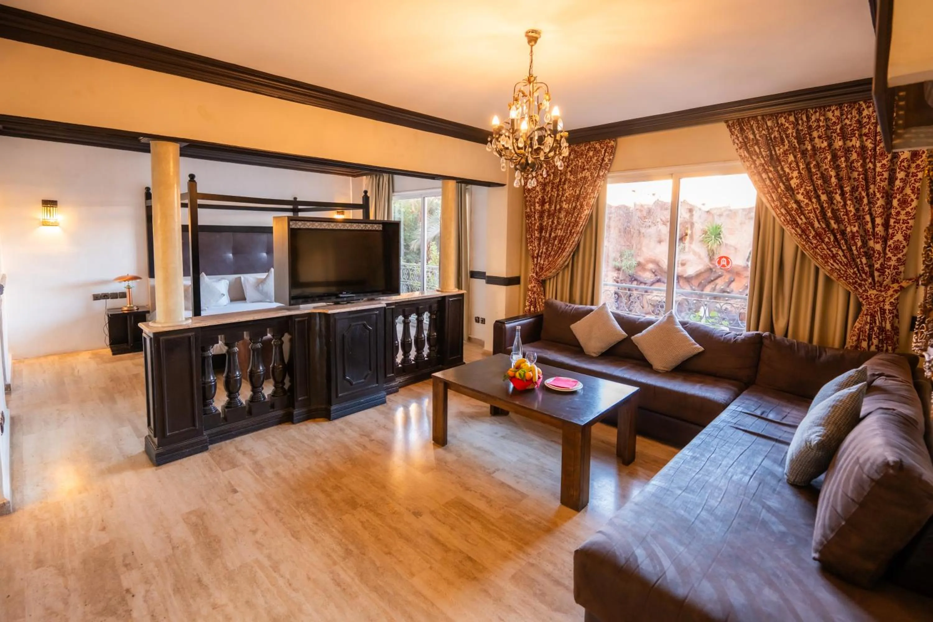 TV and multimedia in Imperial Holiday Hôtel & spa