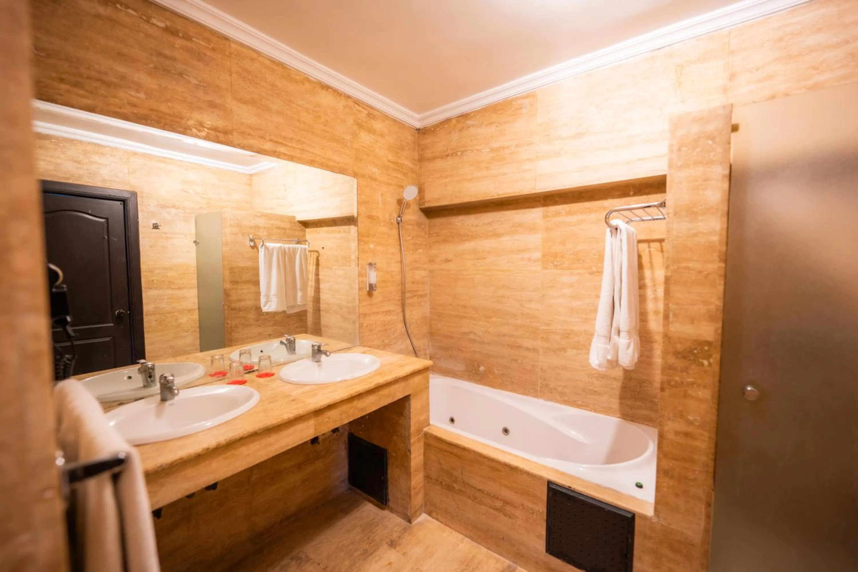 Shower in Imperial Holiday Hôtel & spa