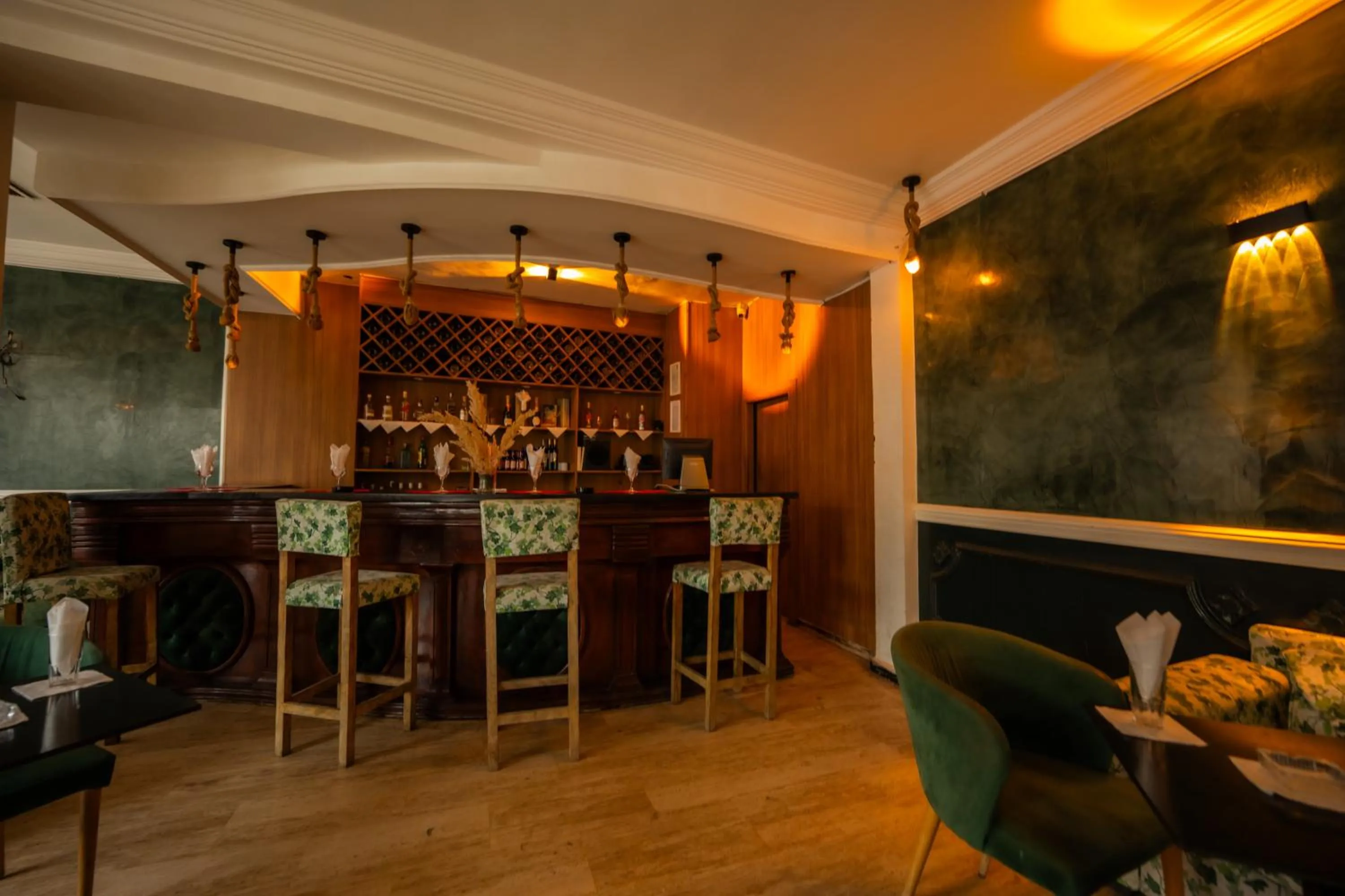 Lounge or bar in Imperial Holiday Hôtel & spa