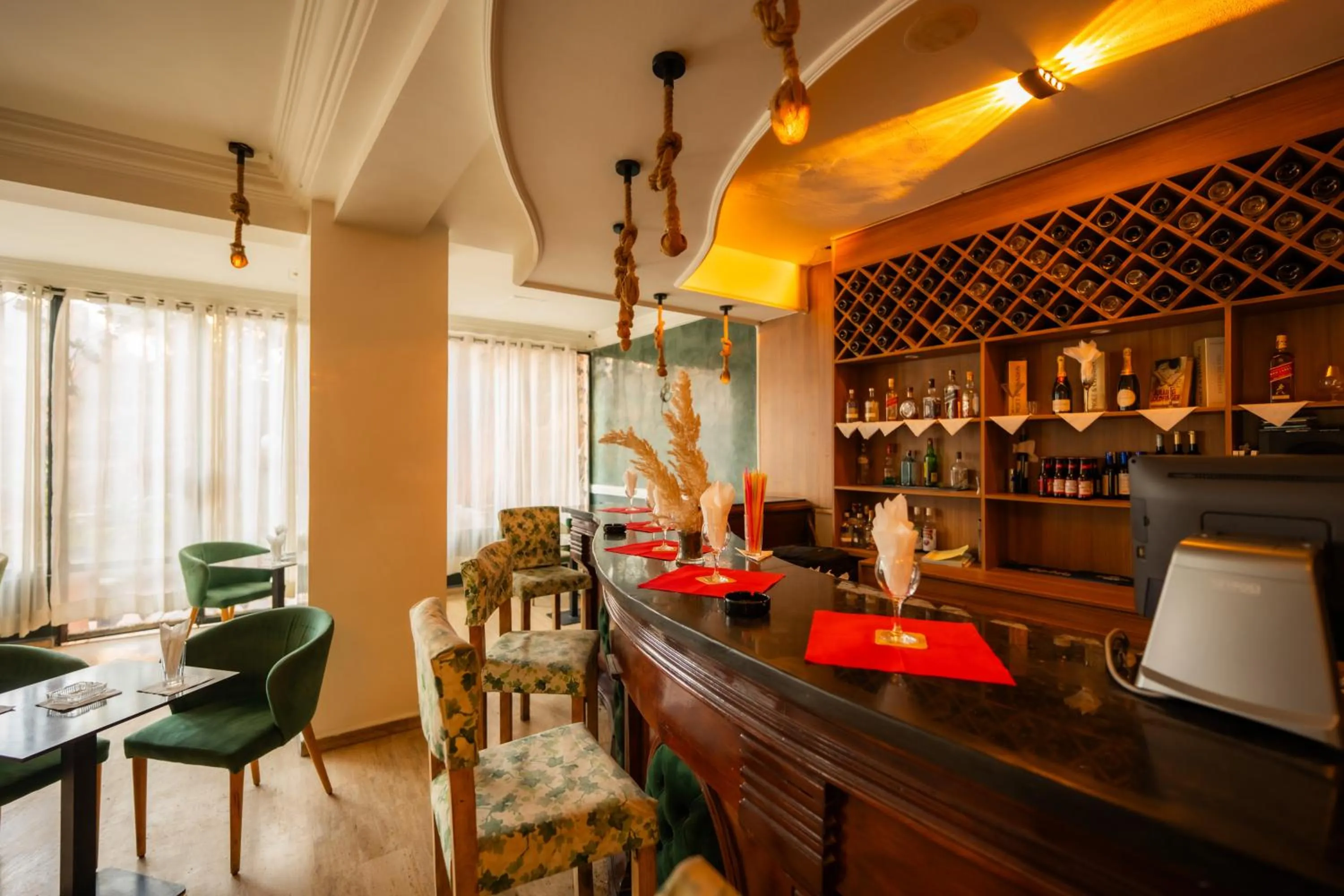 Lounge or bar in Imperial Holiday Hôtel & spa