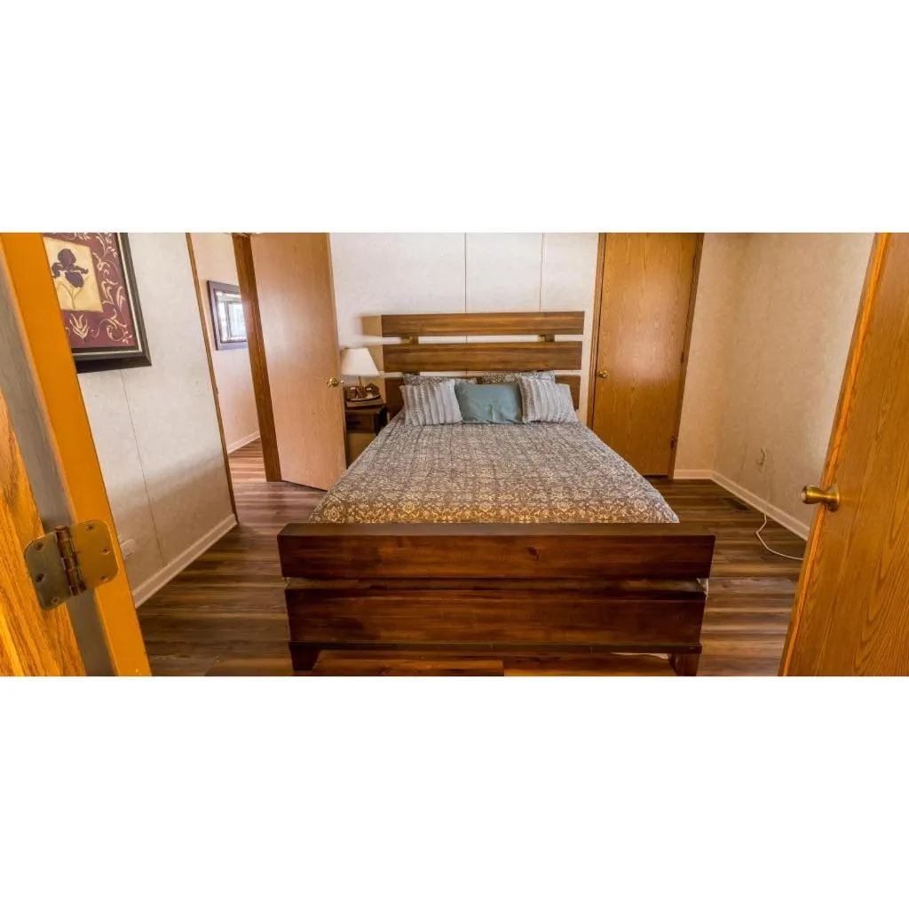 Bed in Shady Shores RV Resort & Campground