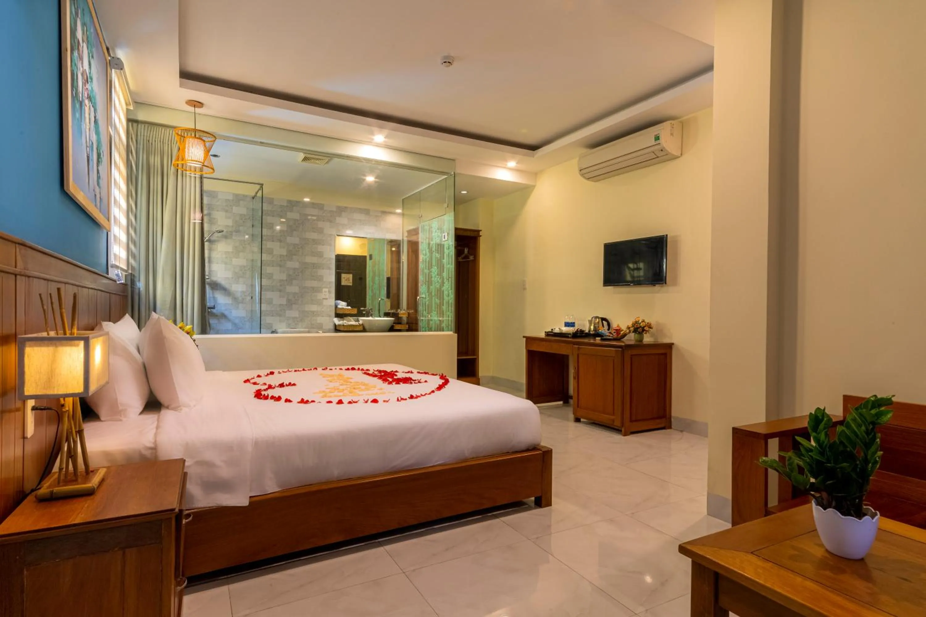 Bedroom, Bed in Hoi An Heart hostel Villa - Bespoke